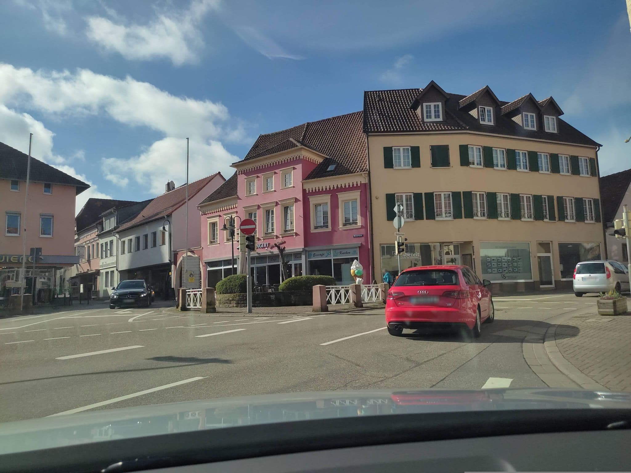 Street view near Villa Eden Blick, Edenkoben — © rausk (CC BY-SA · Mapillary)