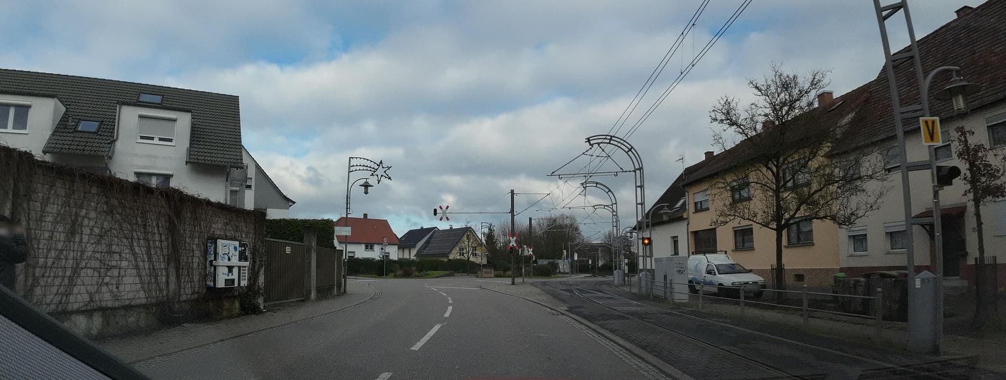 Street view near Hotel zur Blume, Eggenstein-Leopoldshafen — © teddy73 (CC BY-SA · Mapillary)