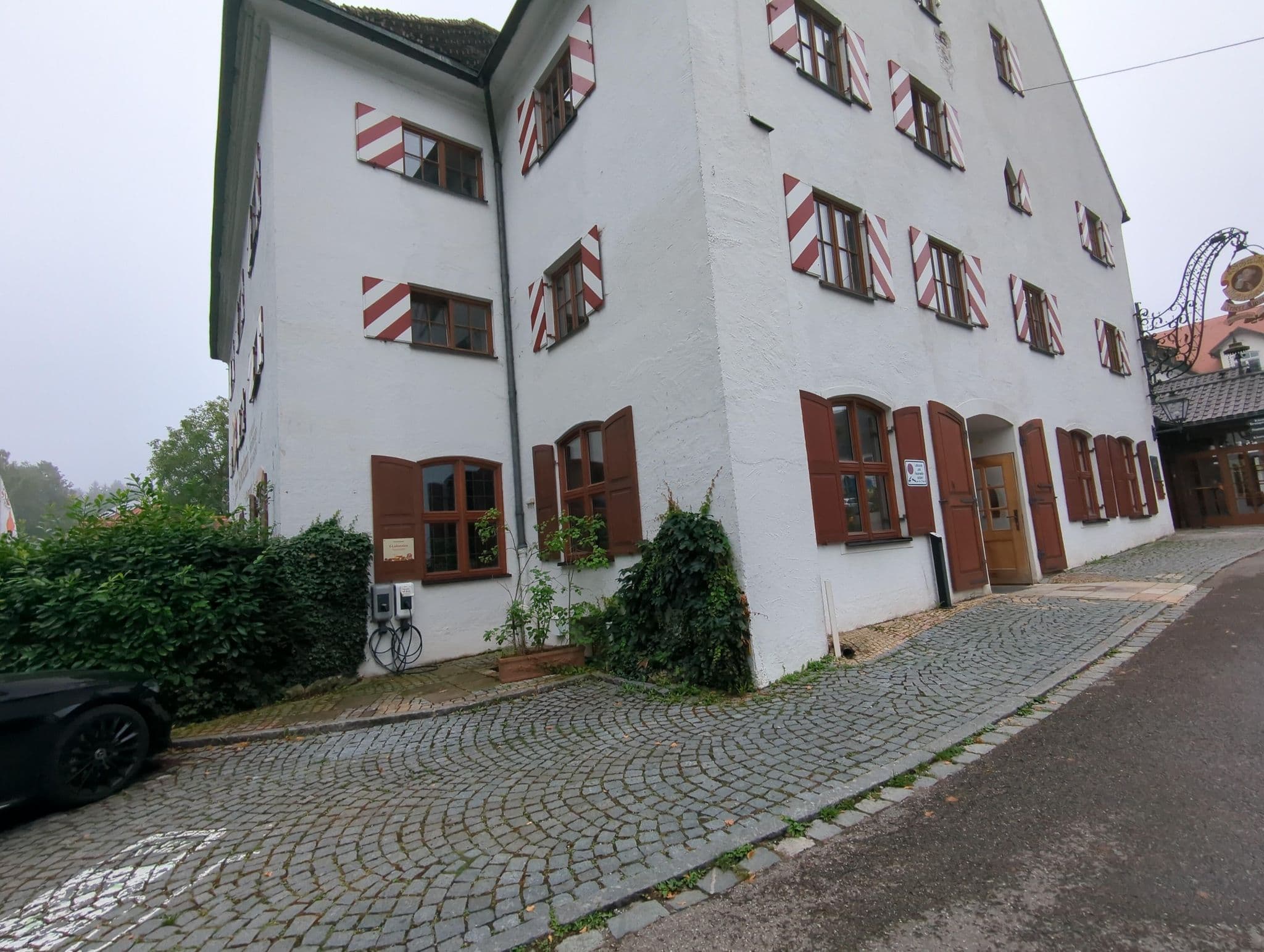 Street view near Klosterbrauerei Irsee GmbH, Irsee — © ente (CC BY-SA · Mapillary)