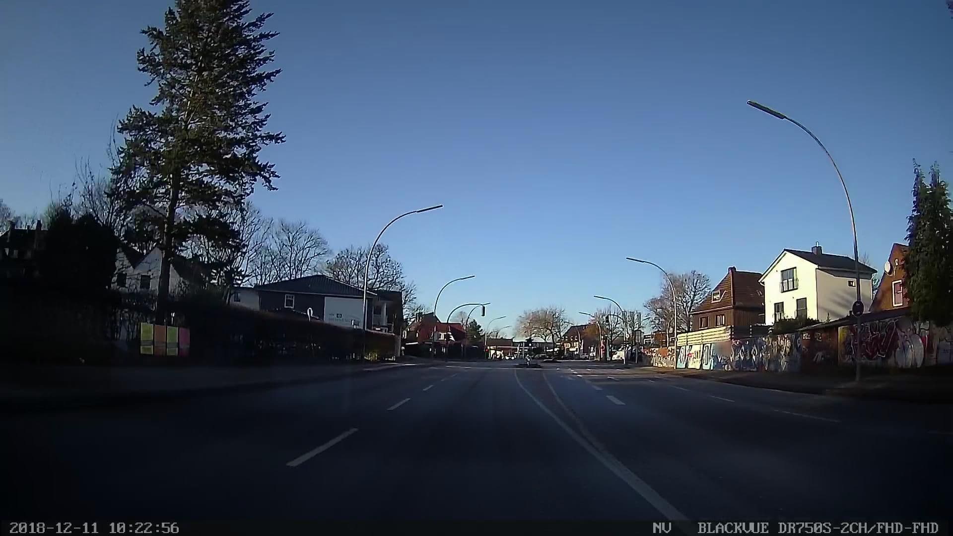 Street view near 1A Unterkunft Hamburg, Stellingen — © kevinq (CC BY-SA · Mapillary)