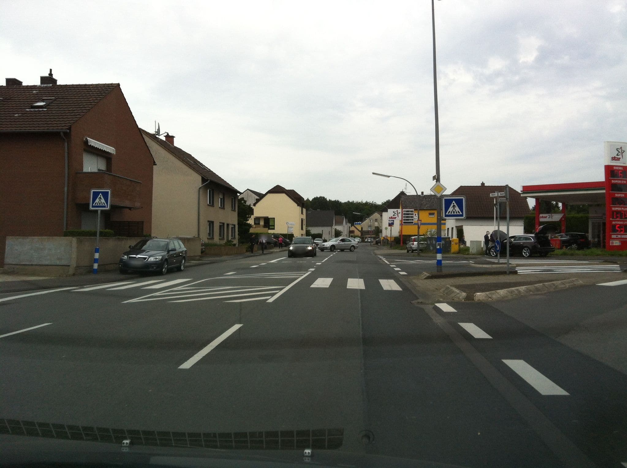 Street view near Akazienhof Hotel & Brauhaus, Eil — © ifjj1ref (CC BY-SA · Mapillary)