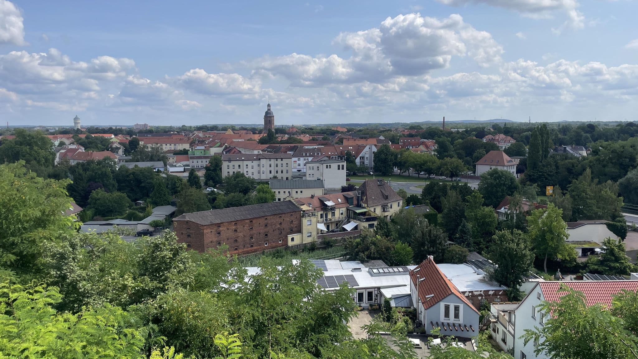 Street view near Hotel Heinzelberge, Eilenburg — © surveyor99 (CC BY-SA · Mapillary)