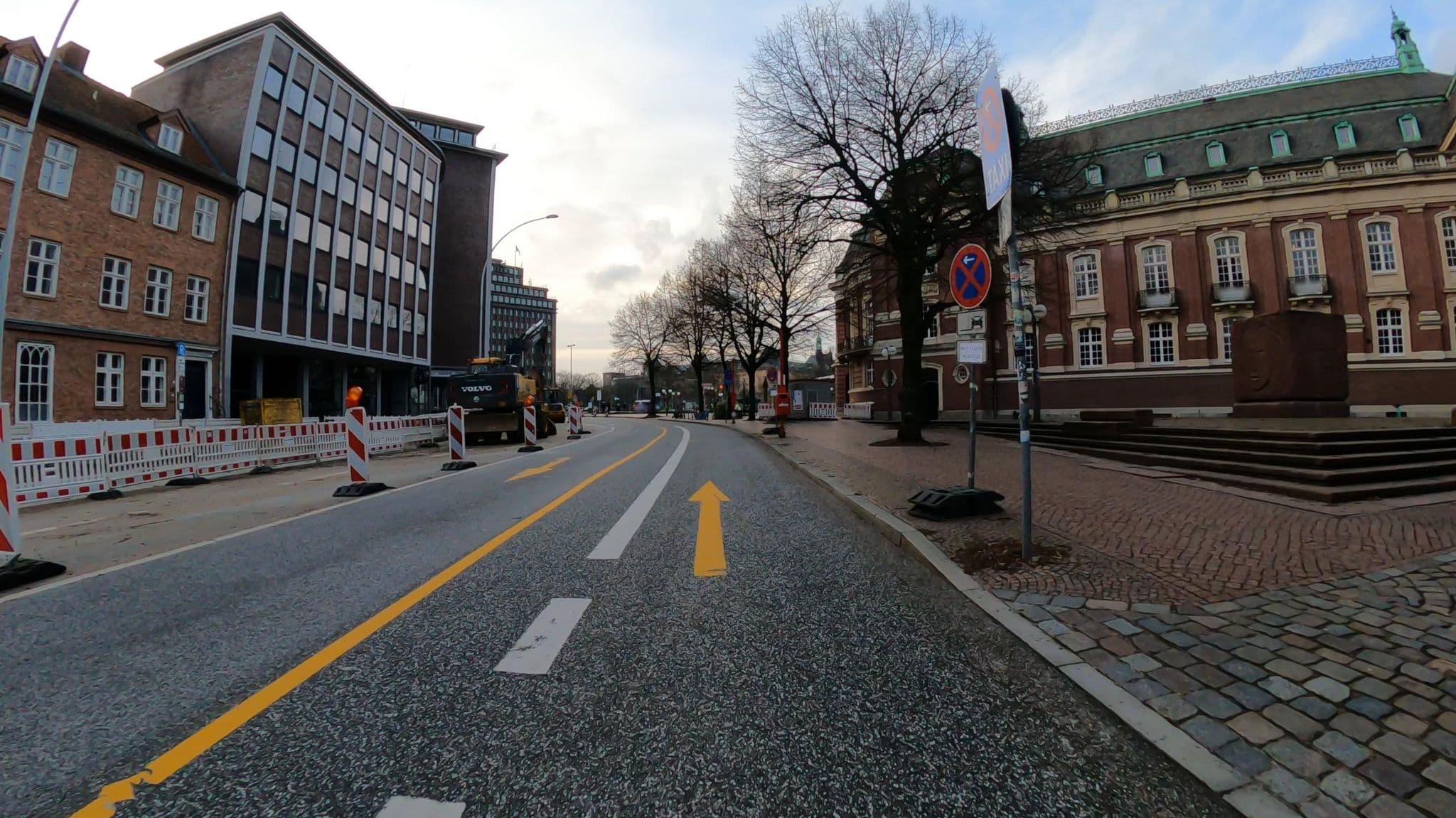 Street view near Frauenhotel Hanseatin - Exklusiv für Frauen, Neustadt — © veloroute_hamburg (CC BY-SA · Mapillary)