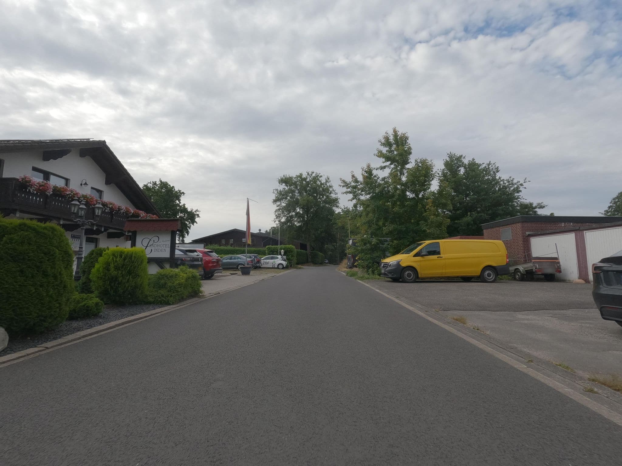 Street view near Landhotel Venekotensee, Elmpt — © hektor1989 (CC BY-SA · Mapillary)