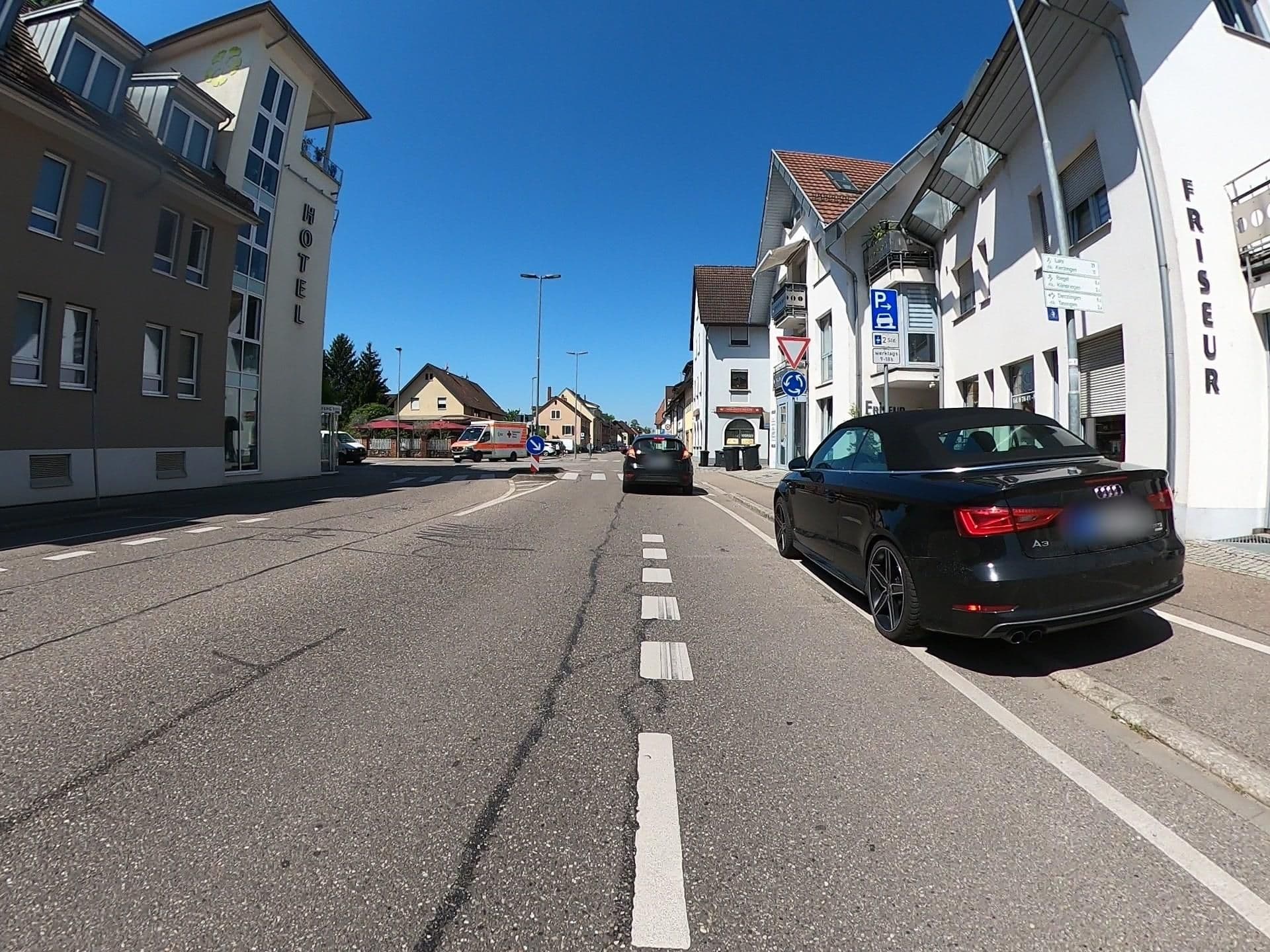 Street view near TAOme Stadthotel Breisgau - Gerwin R. Platz, Emmendingen — © gis-bike (CC BY-SA · Mapillary)