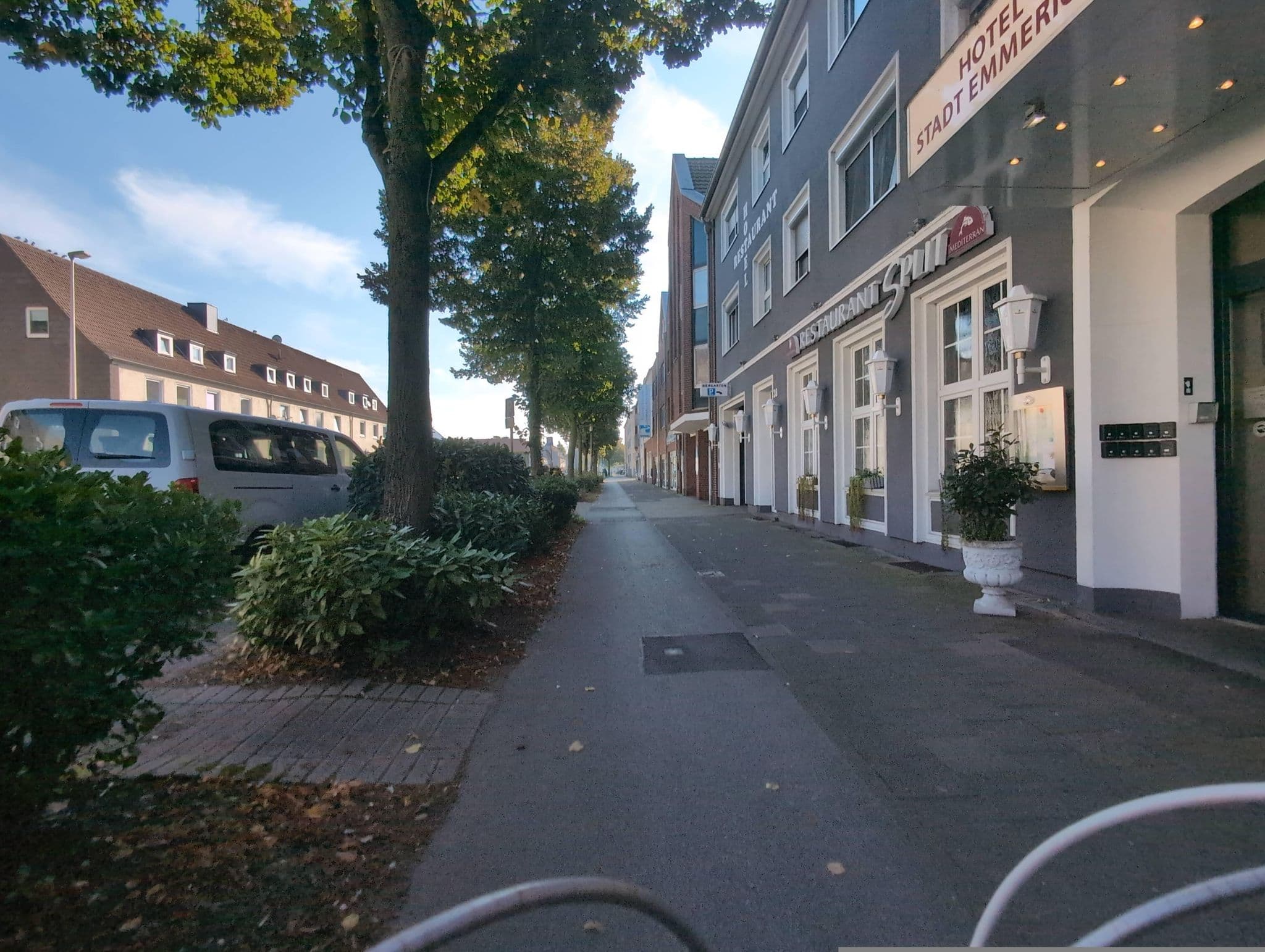 Street view near Restaurant Split im Hotel Stadt Emmerich, Emmerich — © DerSton (CC BY-SA · Mapillary)