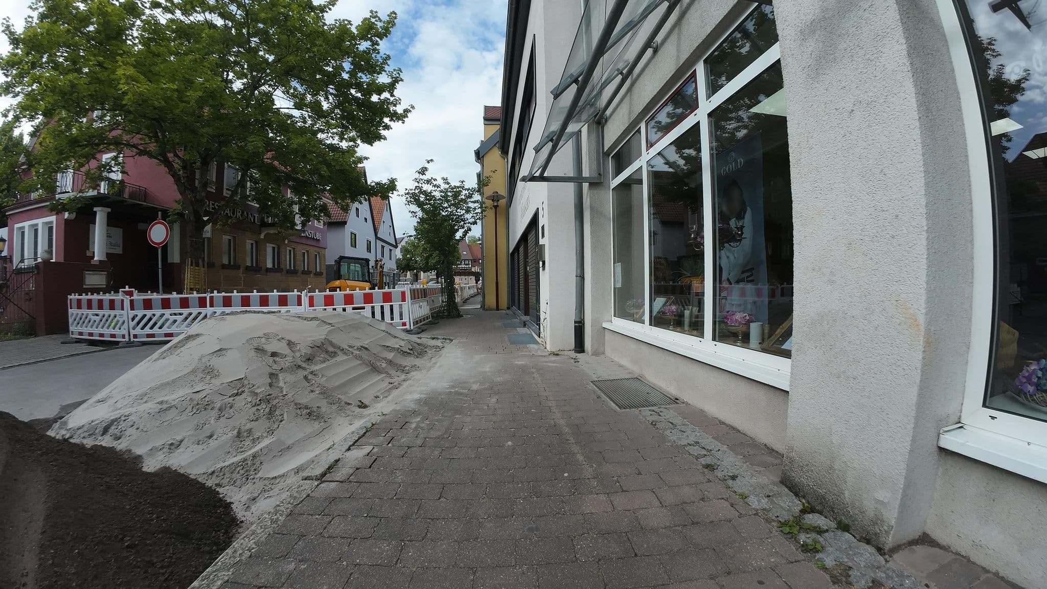 Street view near Weinpension Haberkern - Erlenbach - Weinsberger Straße, Erlenbach — © teddy73 (CC BY-SA · Mapillary)