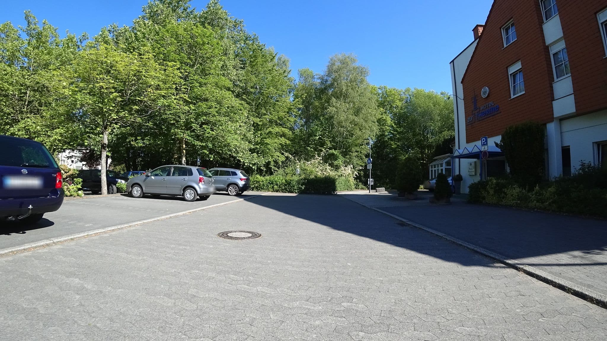 Street view near Flair Hotel zur Therme, Erwitte — © flohoff (CC BY-SA · Mapillary)