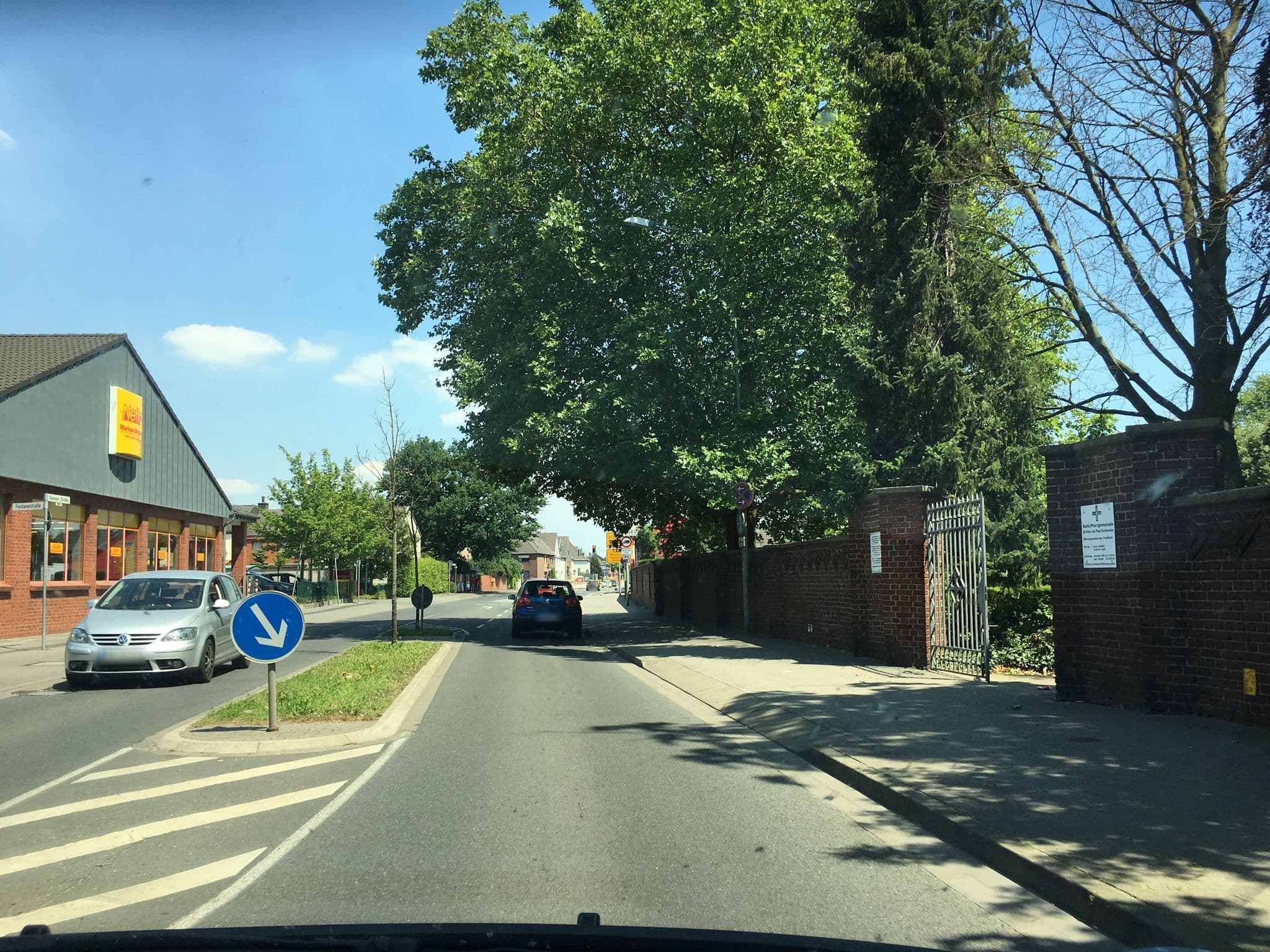 Street view near Stadtkrone, Eschweiler — © noel (CC BY-SA · Mapillary)