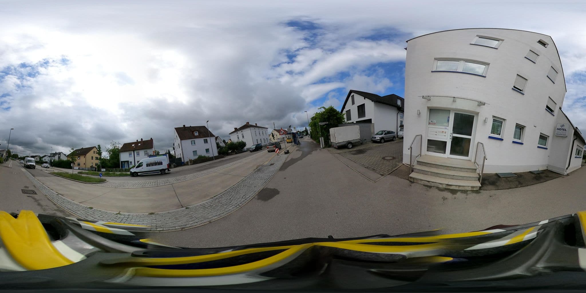 Street view near Hotel Garni Kreuzäcker Neu-Ulm, Neu-Ulm — © traxs (CC BY-SA · Mapillary)