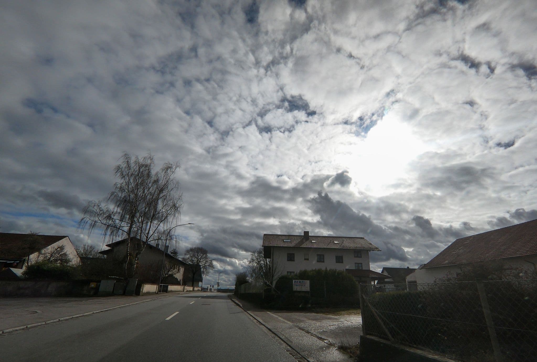 Street view near Gasthof Johannesstuben - R. Häring, Essenbach — © plonma1 (CC BY-SA · Mapillary)