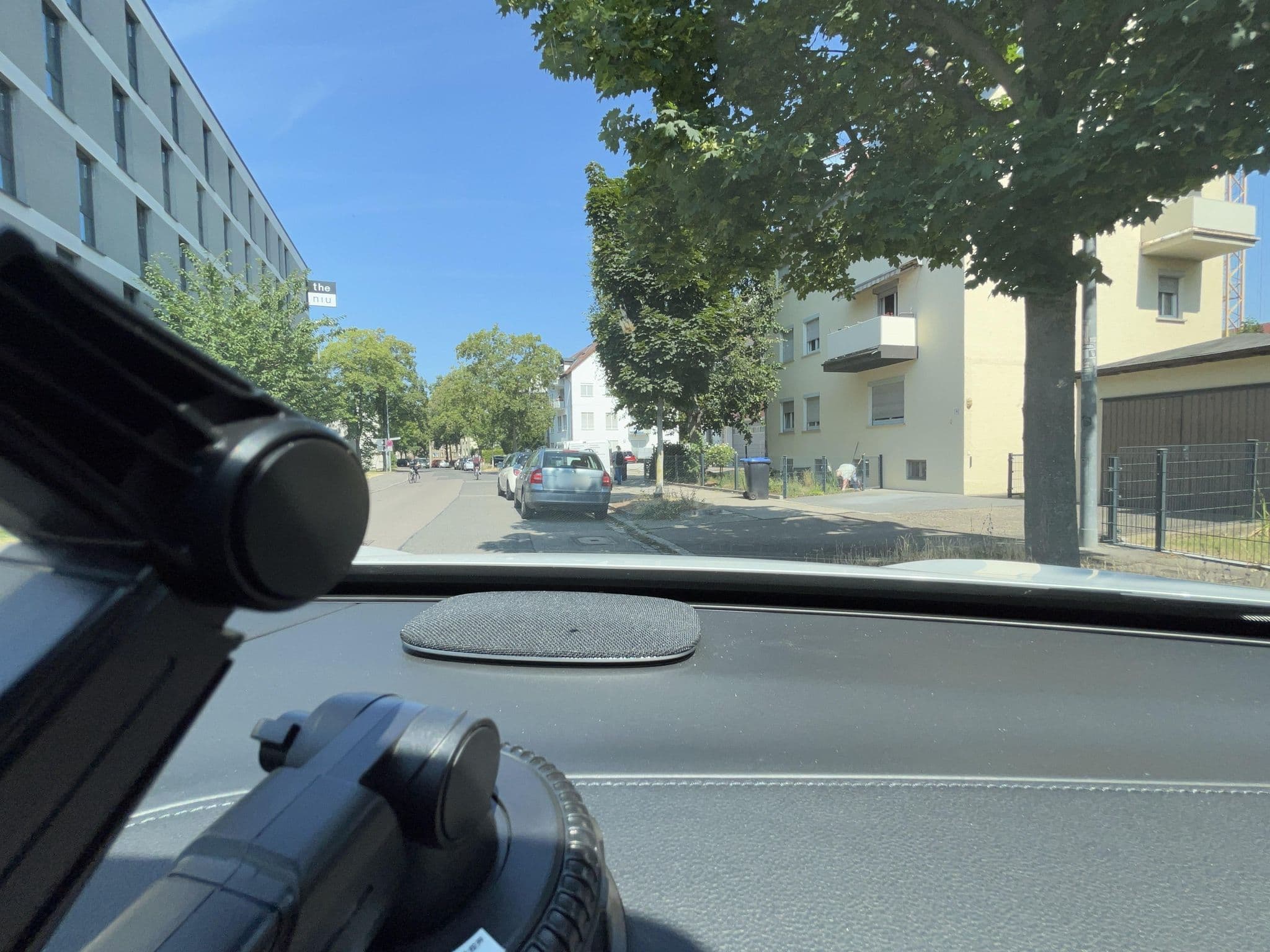 Street view near Holiday Inn - the niu, Timber Esslingen by IHG, Esslingen — © lin_wang (CC BY-SA · Mapillary)