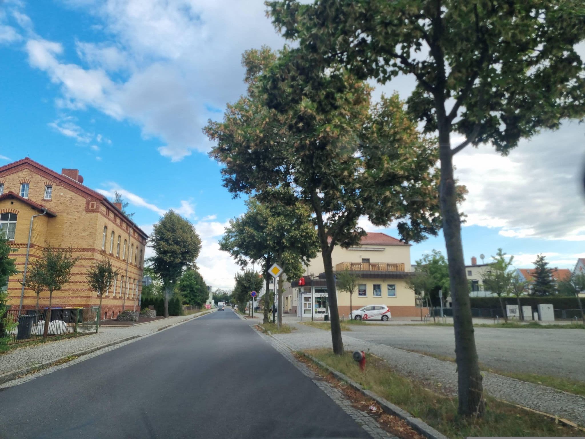 Street view near Kronprinz Falkenberg | Pension, FeWo & Foodspace, Falkenberg — © dsmm (CC BY-SA · Mapillary)