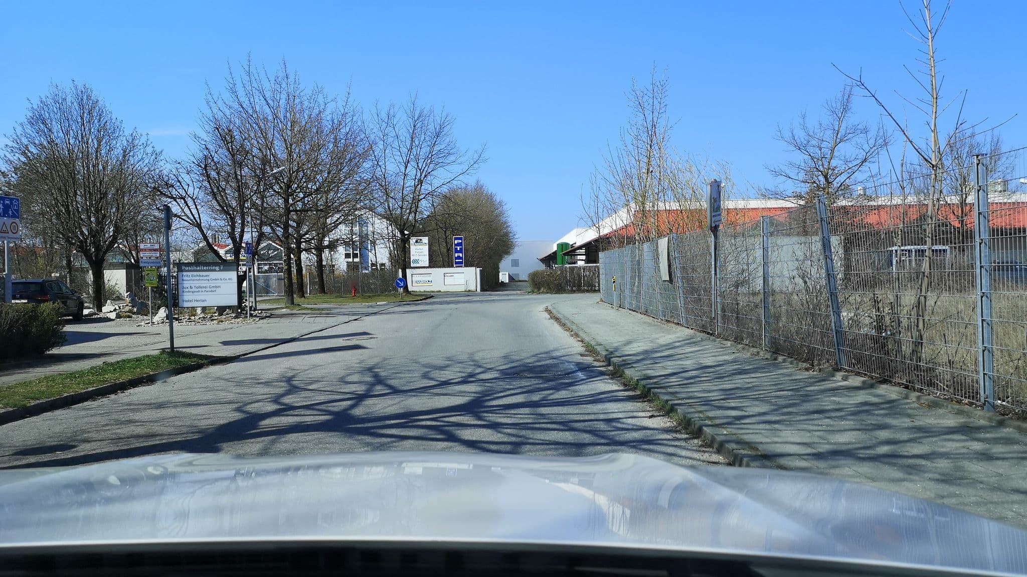 Street view near Hotel Herian - München, Feldkirchen — © skiloo (CC BY-SA · Mapillary)