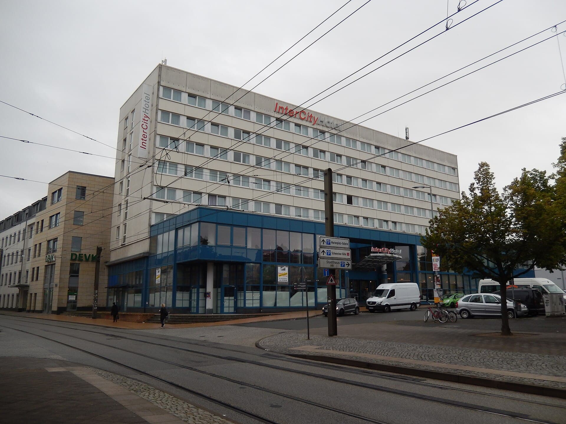 IntercityHotel Schwerin (via Wikimedia Commons, CC BY 4.0)