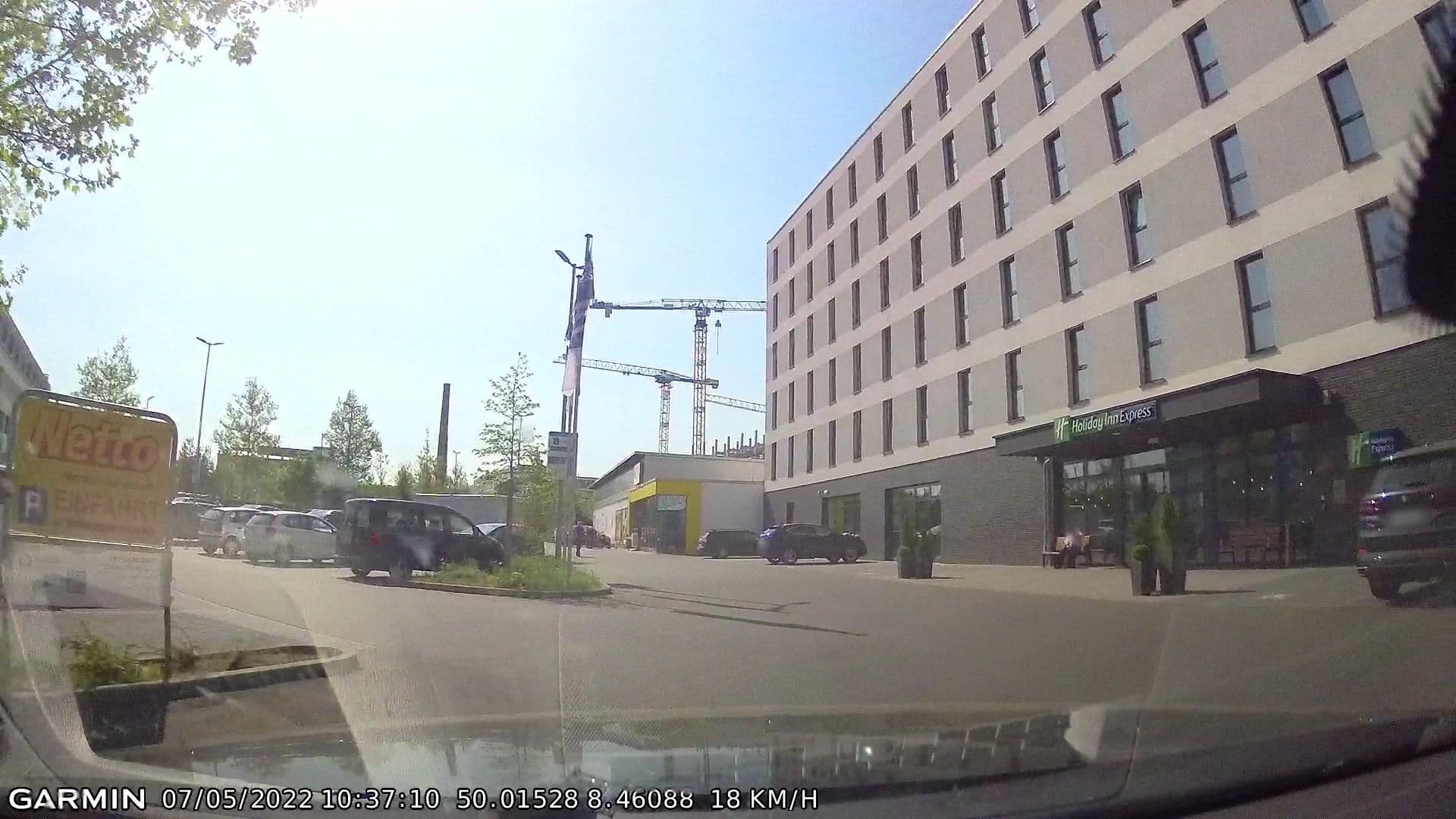 Street view near Holiday Inn Express Frankfurt Airport - Raunheim, ein IHG Hotel, Raunheim — © curtisnewton (CC BY-SA · Mapillary)