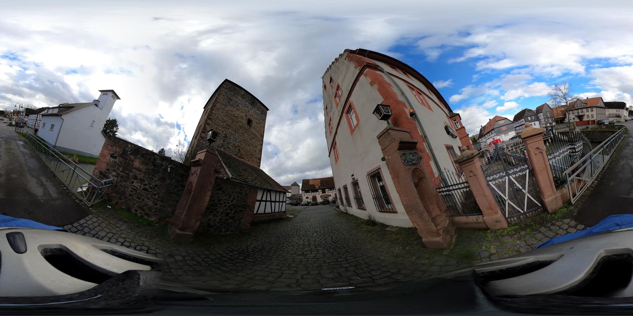 Street view near Hotel Schloss Ysenburg, Florstadt — © tmka (CC BY-SA · Mapillary)