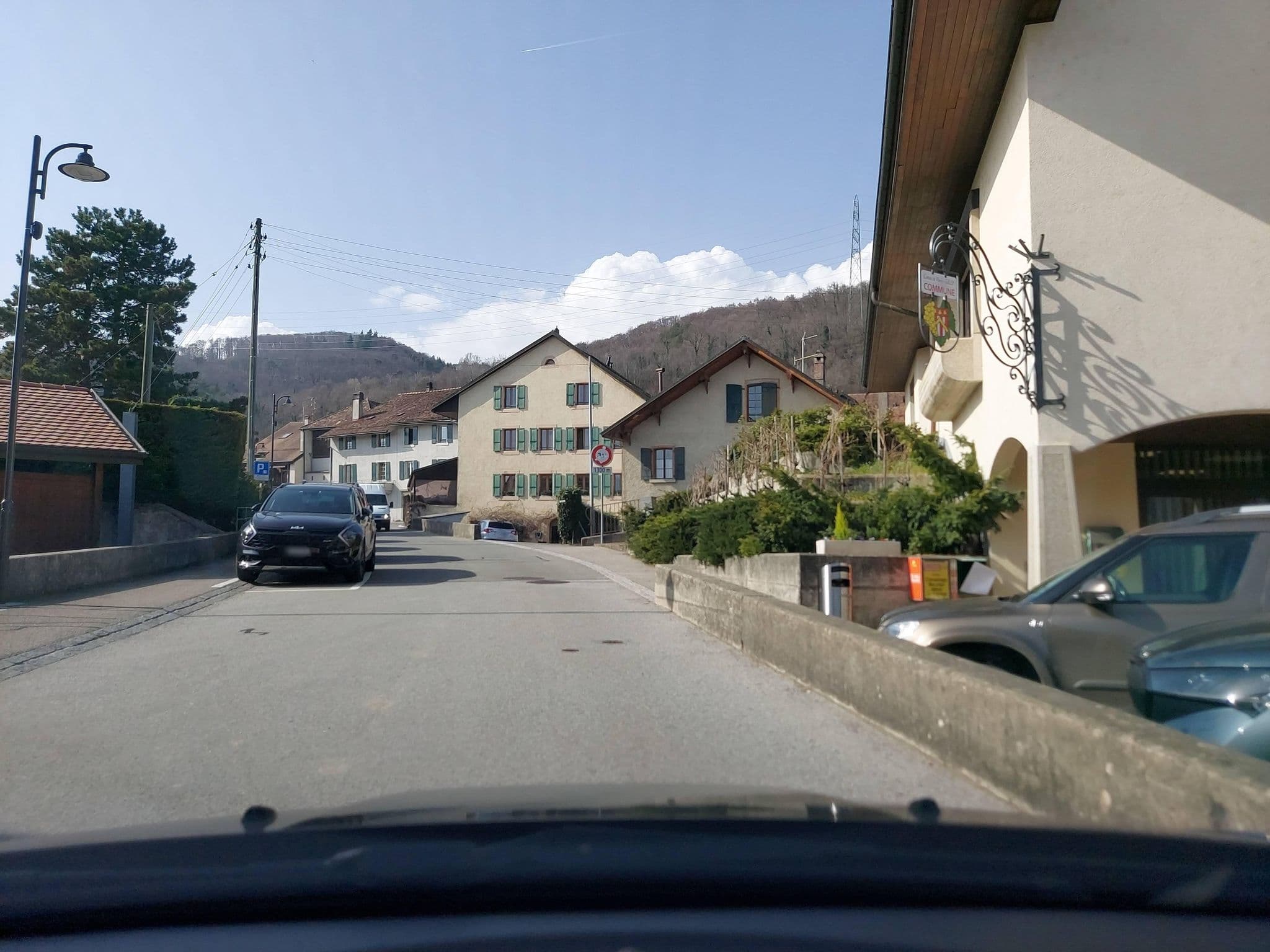 Street view near Auberge Communale à L'Union, Rolle — © Maximilien (CC BY-SA · Mapillary)