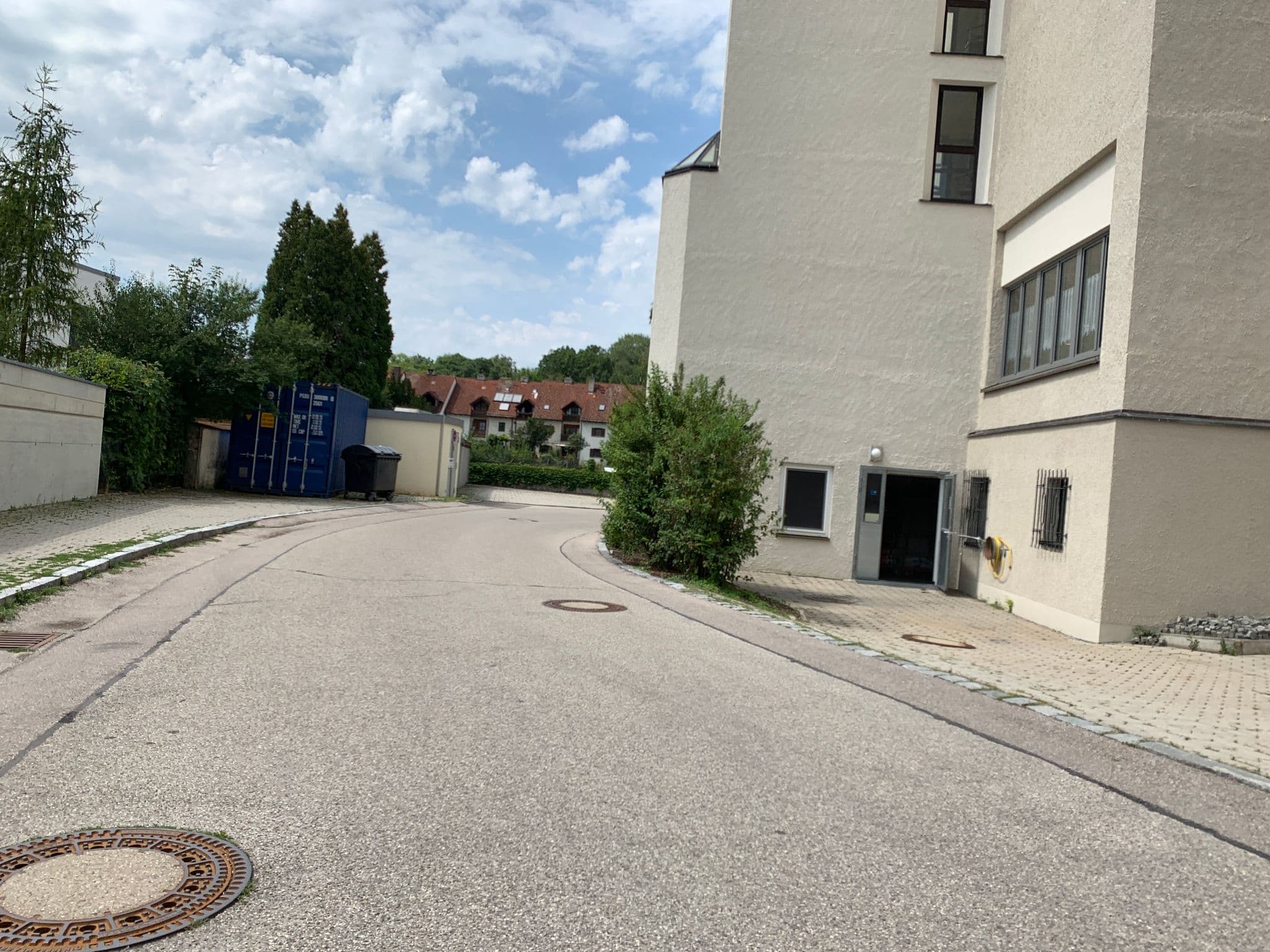 Street view near Isar Hotel, Freising — © zora (CC BY-SA · Mapillary)