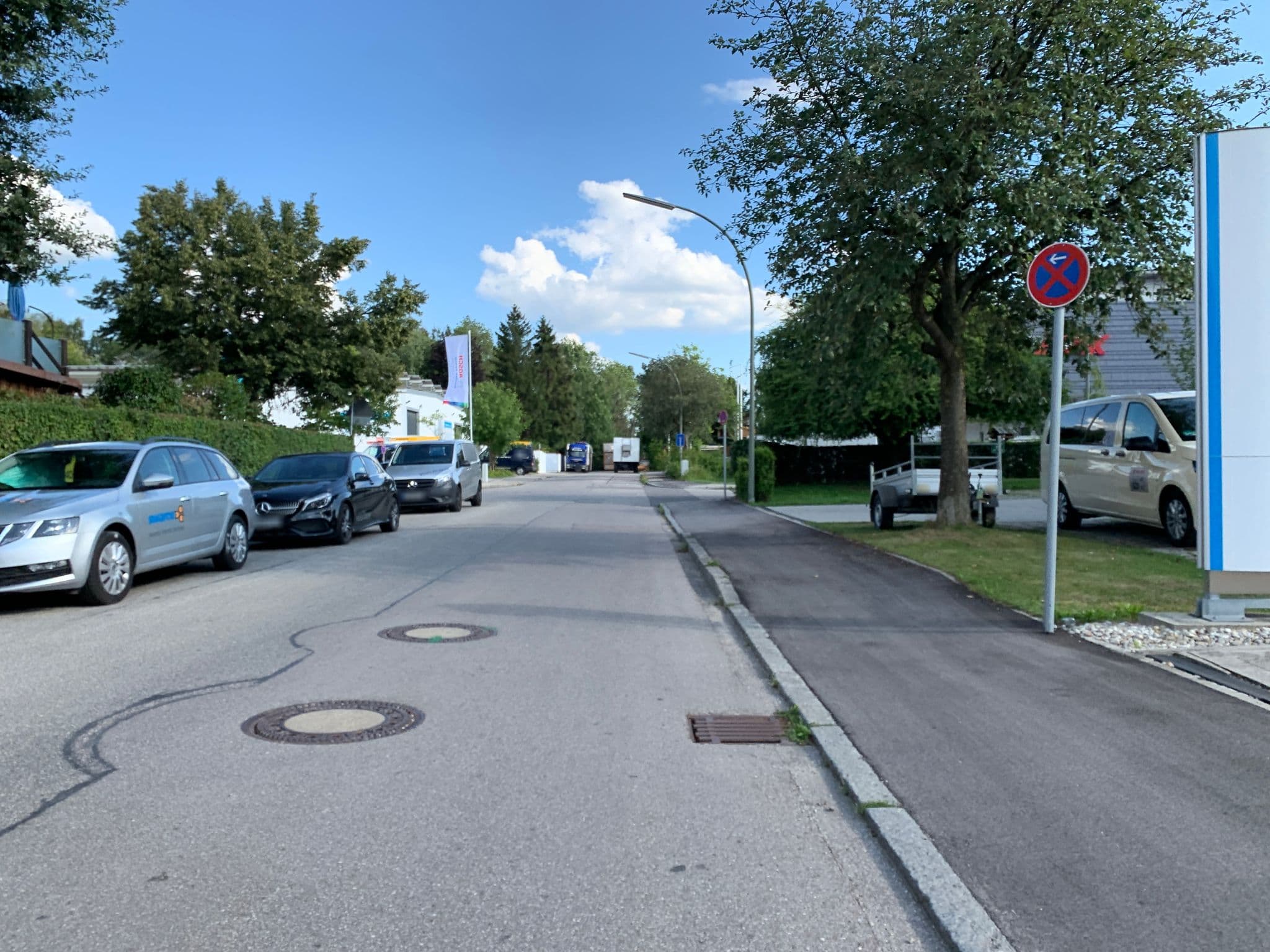Street view near WeJo Low Budget Hotel, Freising — © zora (CC BY-SA · Mapillary)