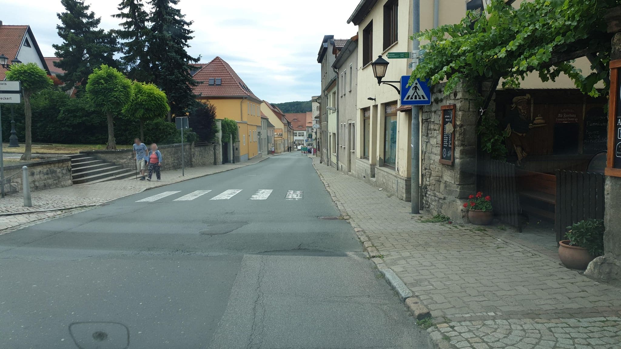 Street view near PS Zur Sektkellerei, Freyburg — © canislupus (CC BY-SA · Mapillary)