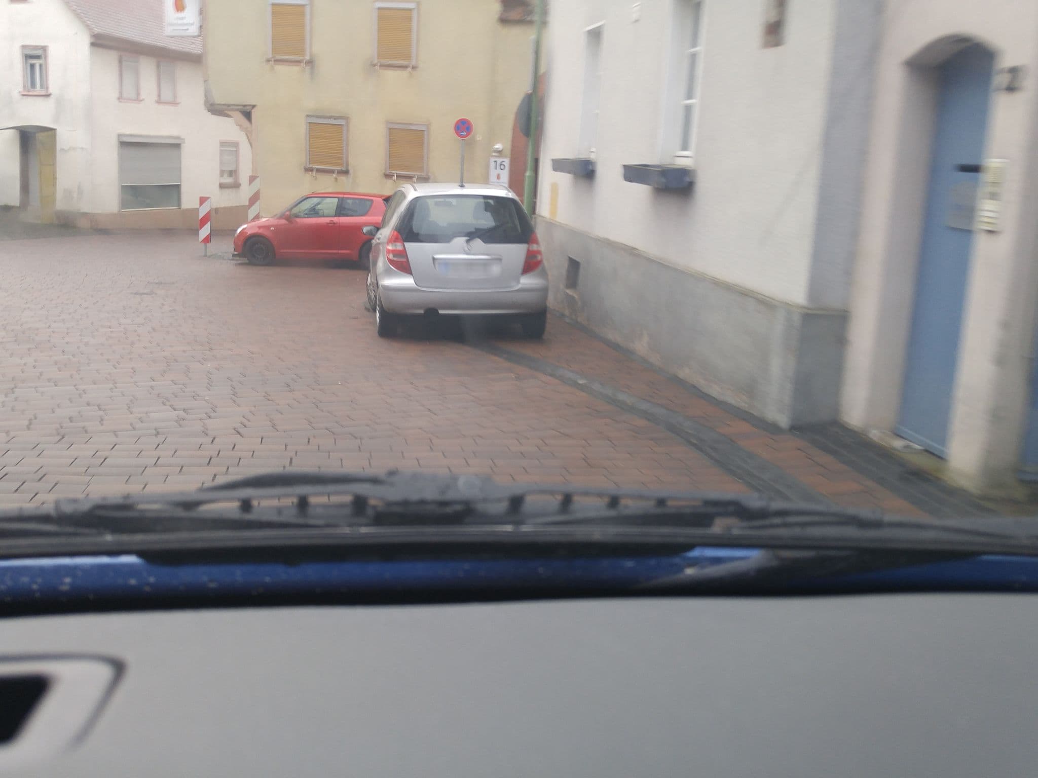 Street view near Hotel Erlenbacherhof Bad Homburg Ober-Erlenbach, Friedrichsdorf — © scg1176 (CC BY-SA · Mapillary)