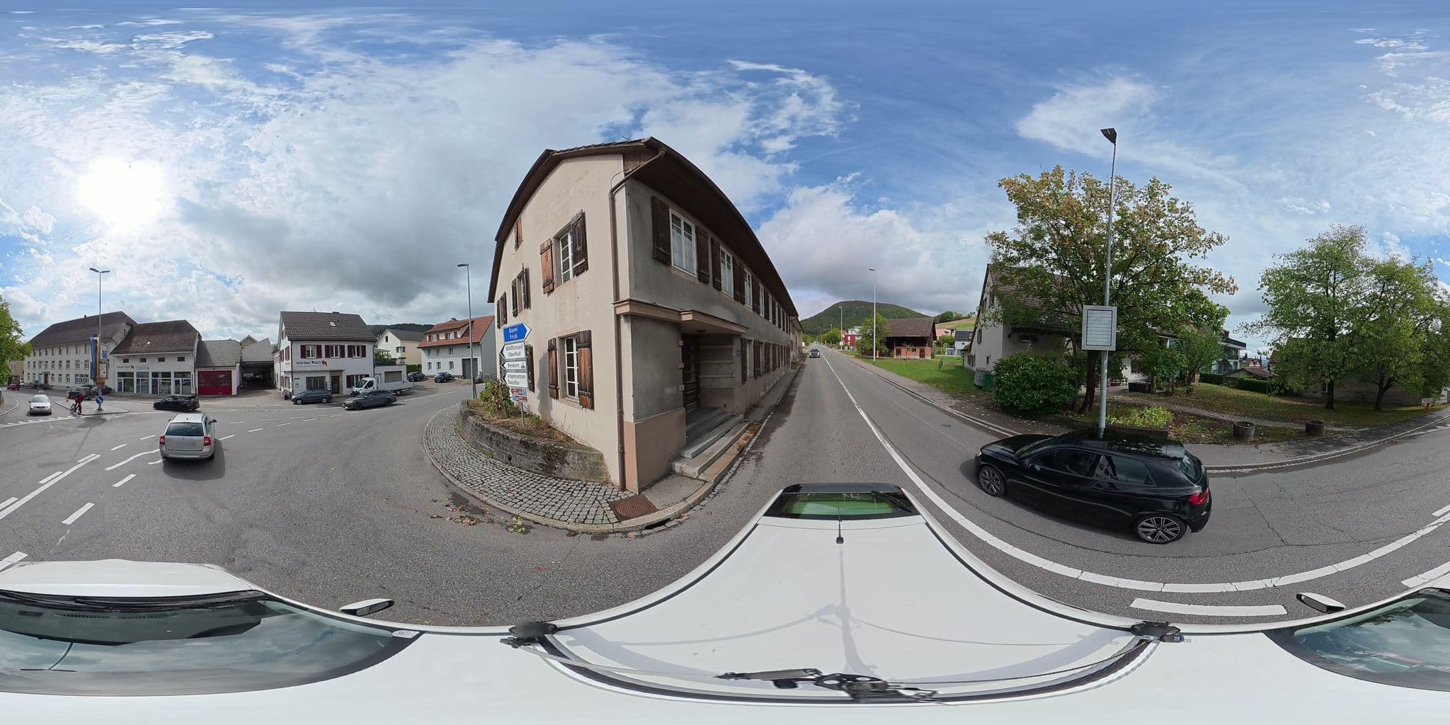 Street view near Hotel Traube Garni, Küttigen — © osmplus_org (CC BY-SA · Mapillary)