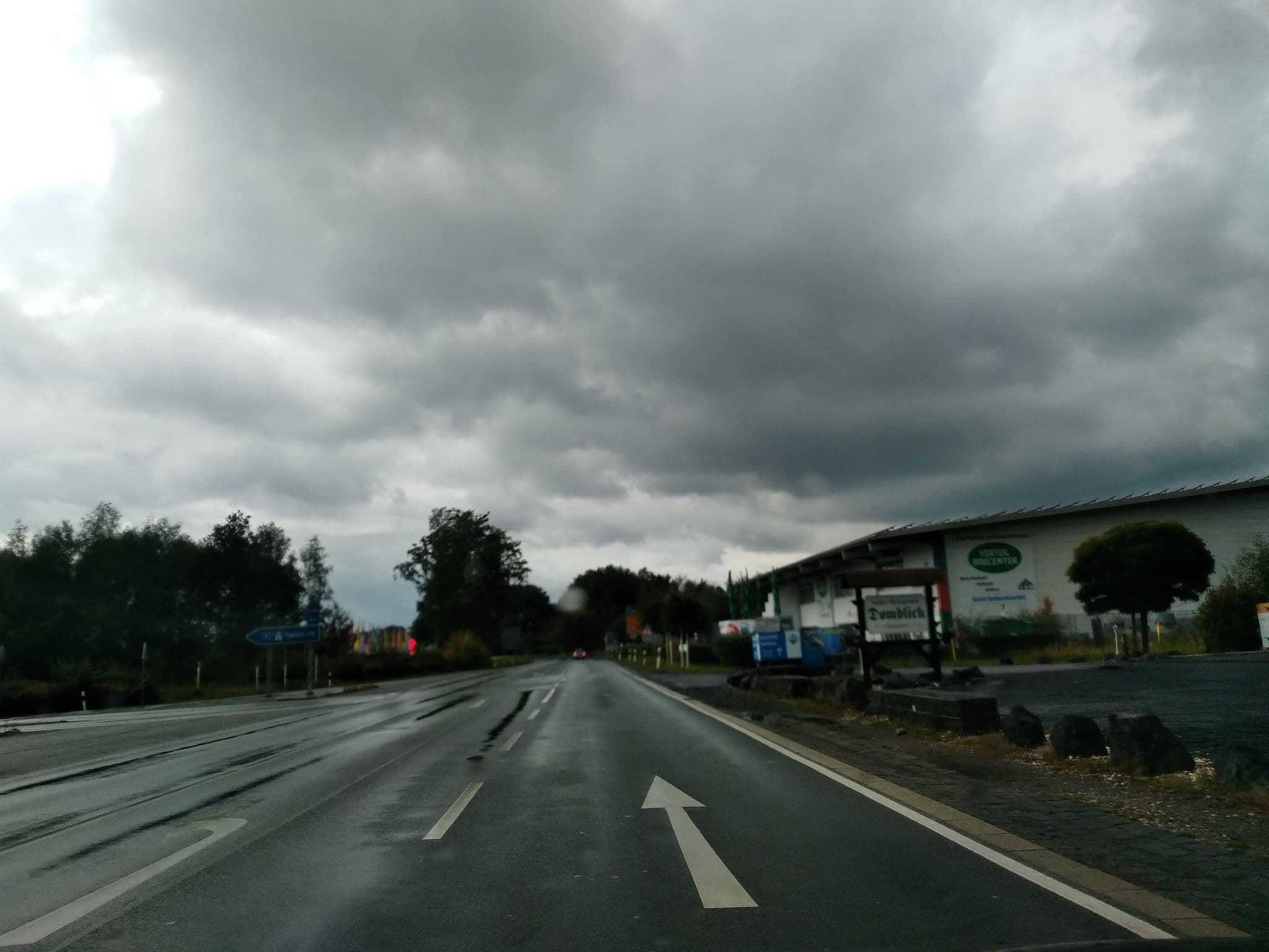 Street view near Hotel Domblick (Nicht Restaurant - das hat extra ein eigenes Konto), Windhagen — © schwing (CC BY-SA · Mapillary)