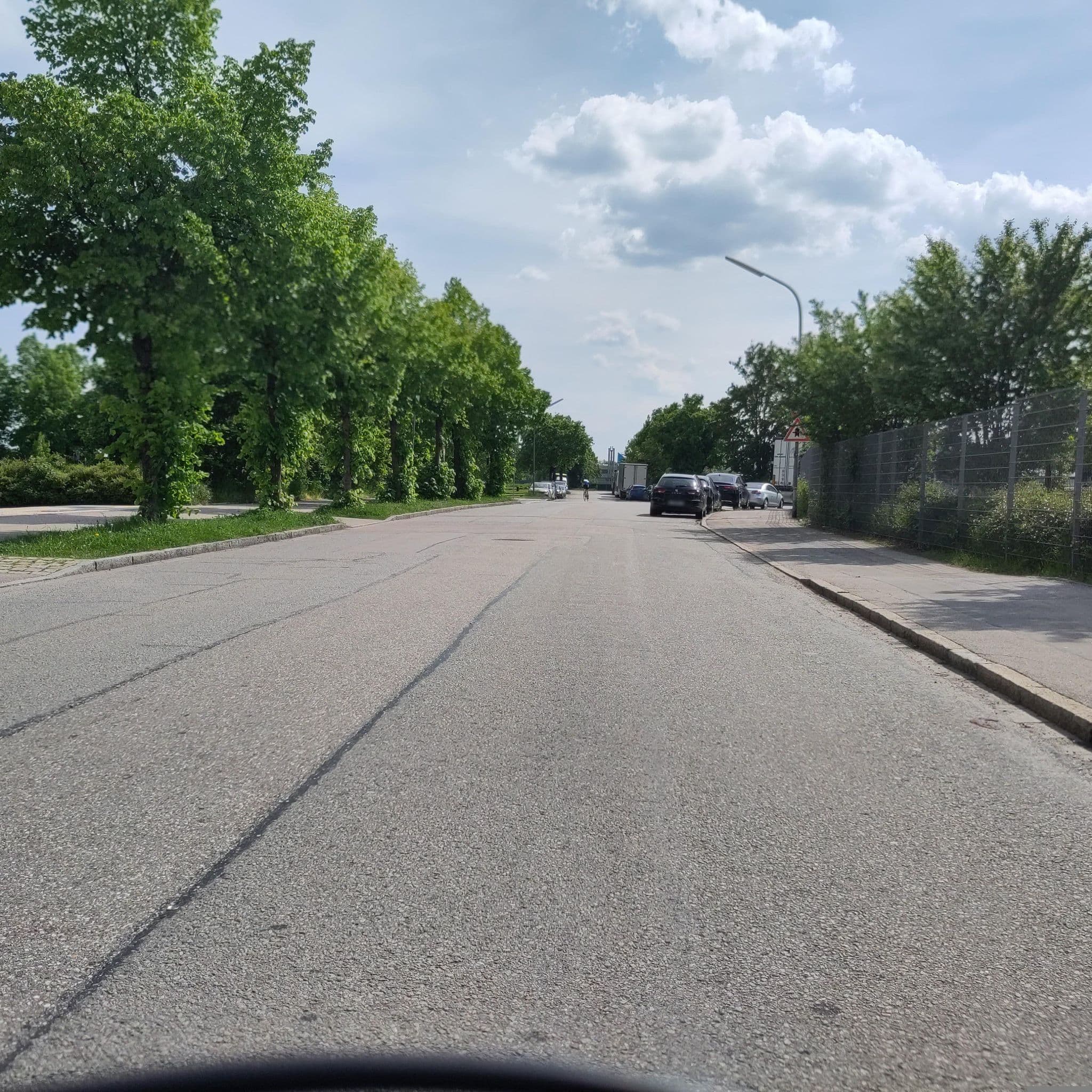 Street view near Hotel Motel One München-Garching, Garching — © thmunichways (CC BY-SA · Mapillary)