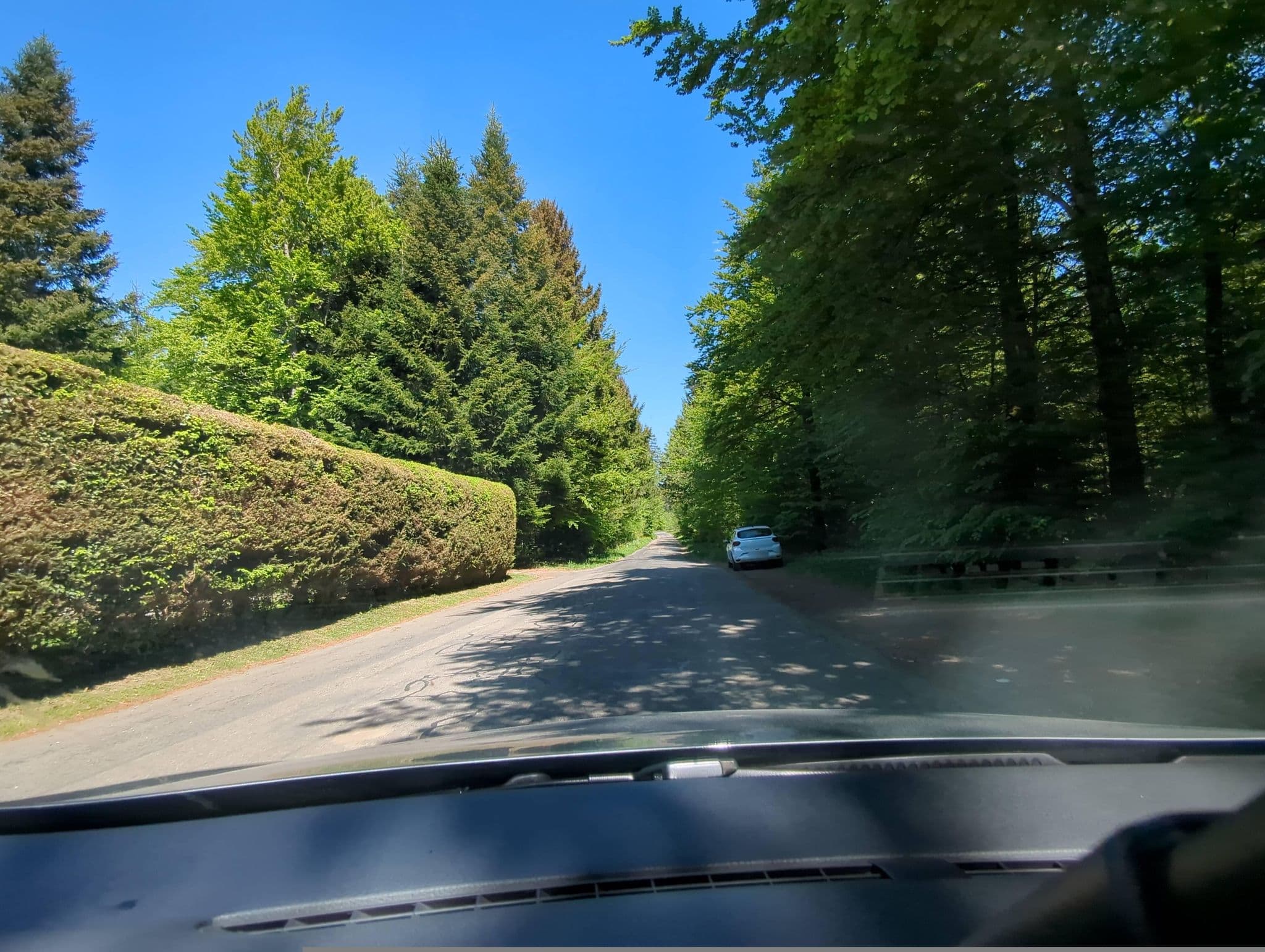 Street view near Refuge des Quatre Croisées, Savigny — © Jeankowkow (CC BY-SA · Mapillary)