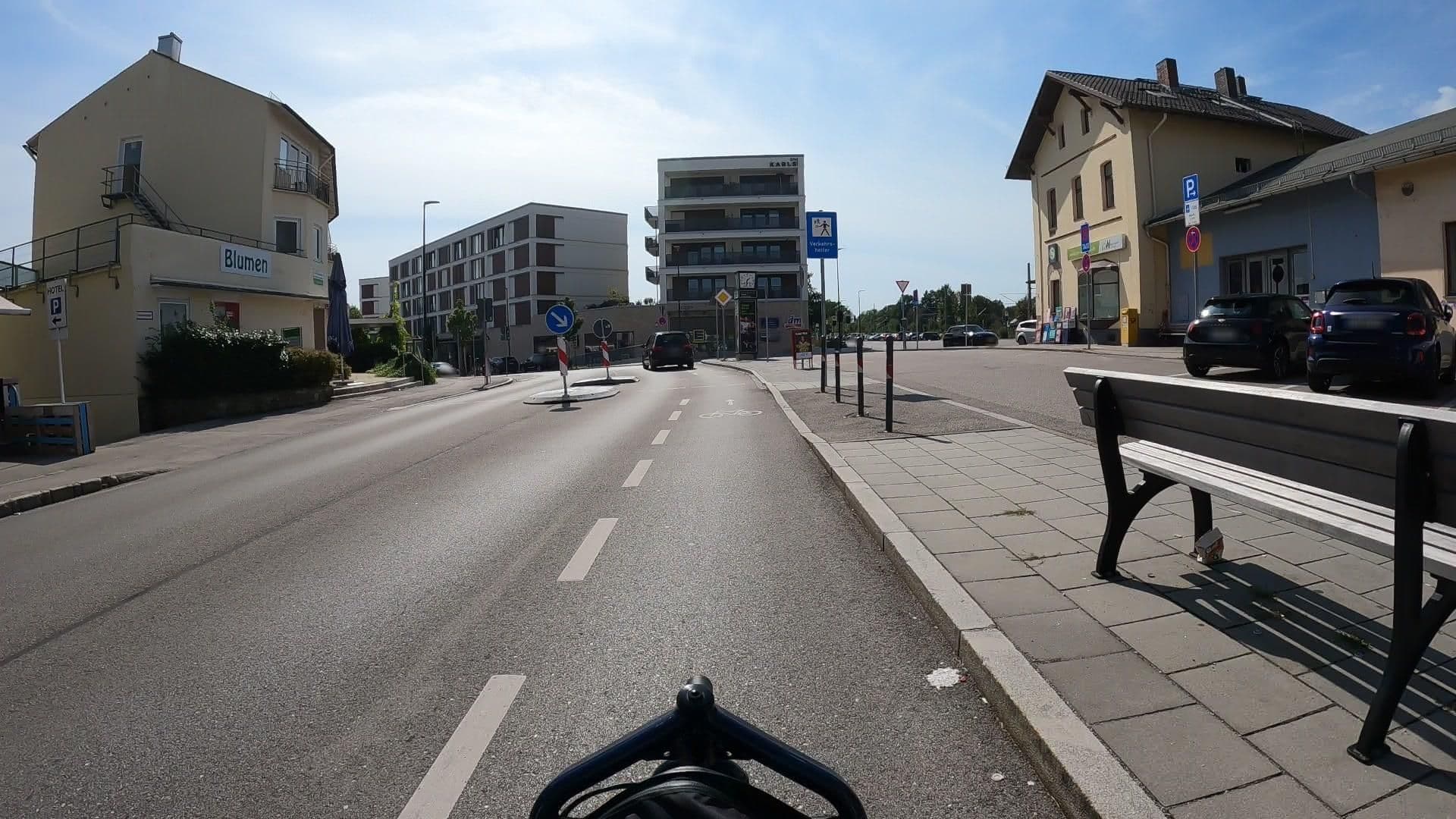 Street view near Hotel garni Simon, Gauting — © StefanMunichWays (CC BY-SA · Mapillary)