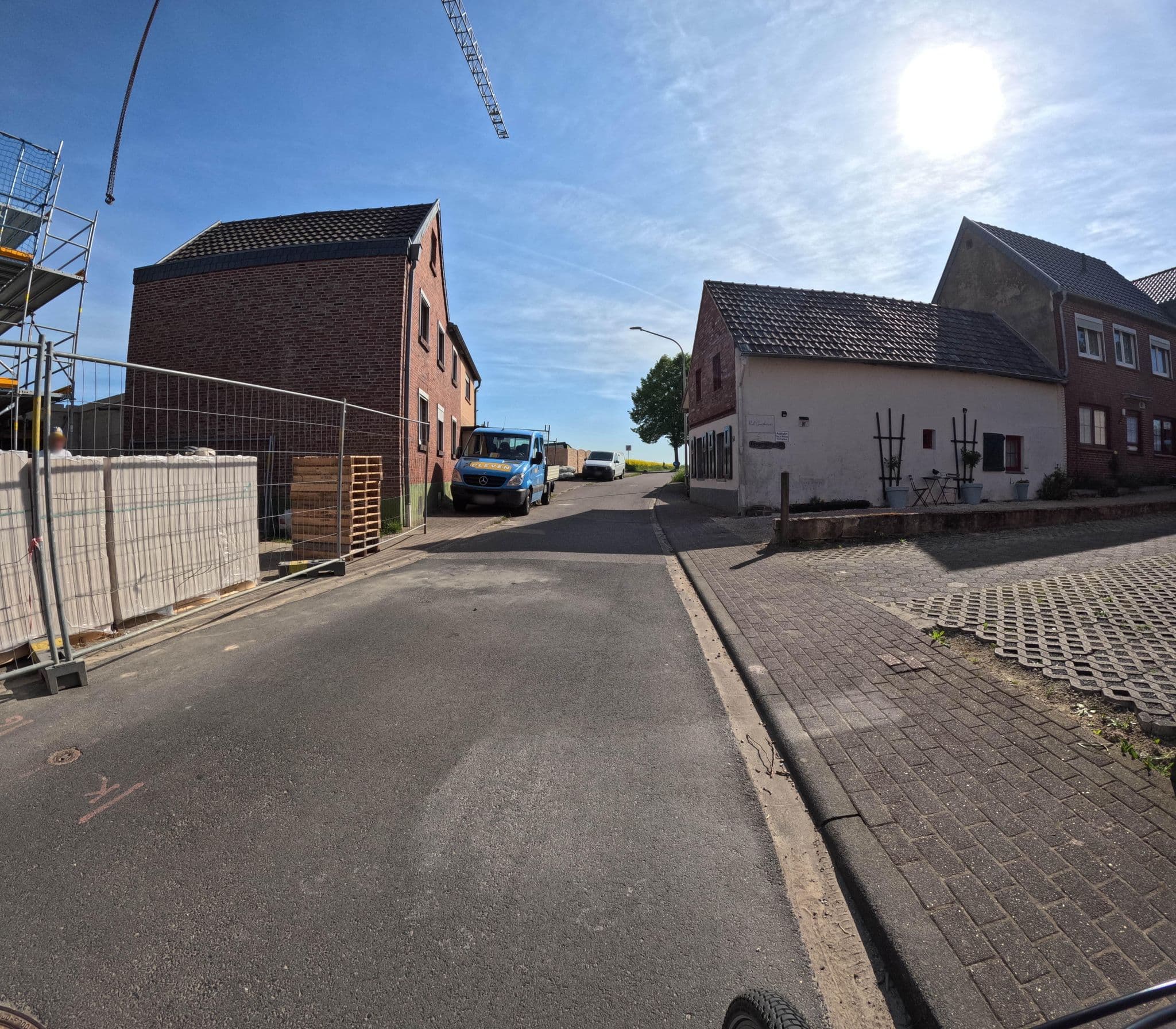 Street view near RL Guesthouses, Geilenkirchen — © madel (CC BY-SA · Mapillary)