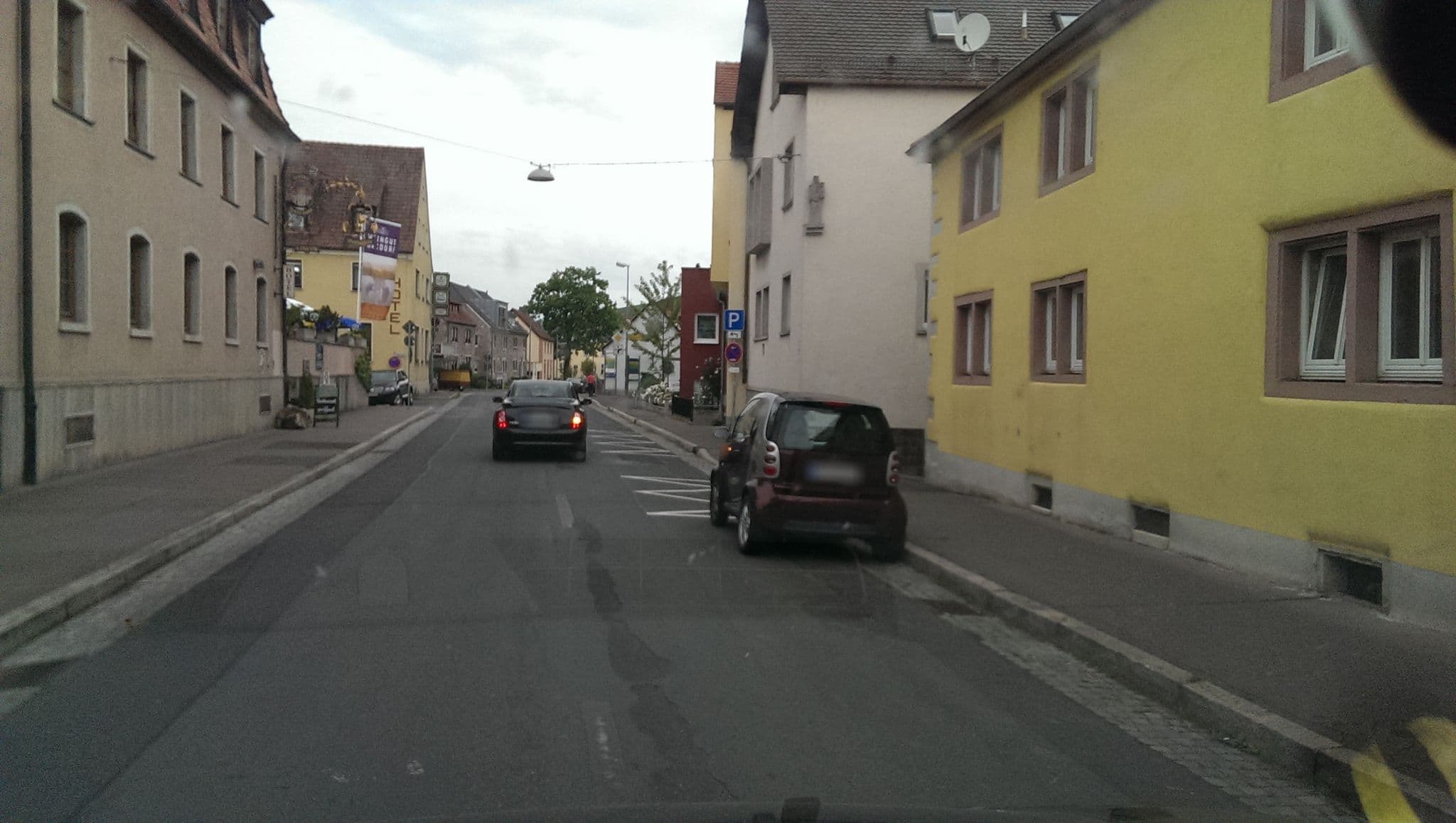 Street view near Hotel Gasthof Löwen, Randersacker — © bufonto (CC BY-SA · Mapillary)