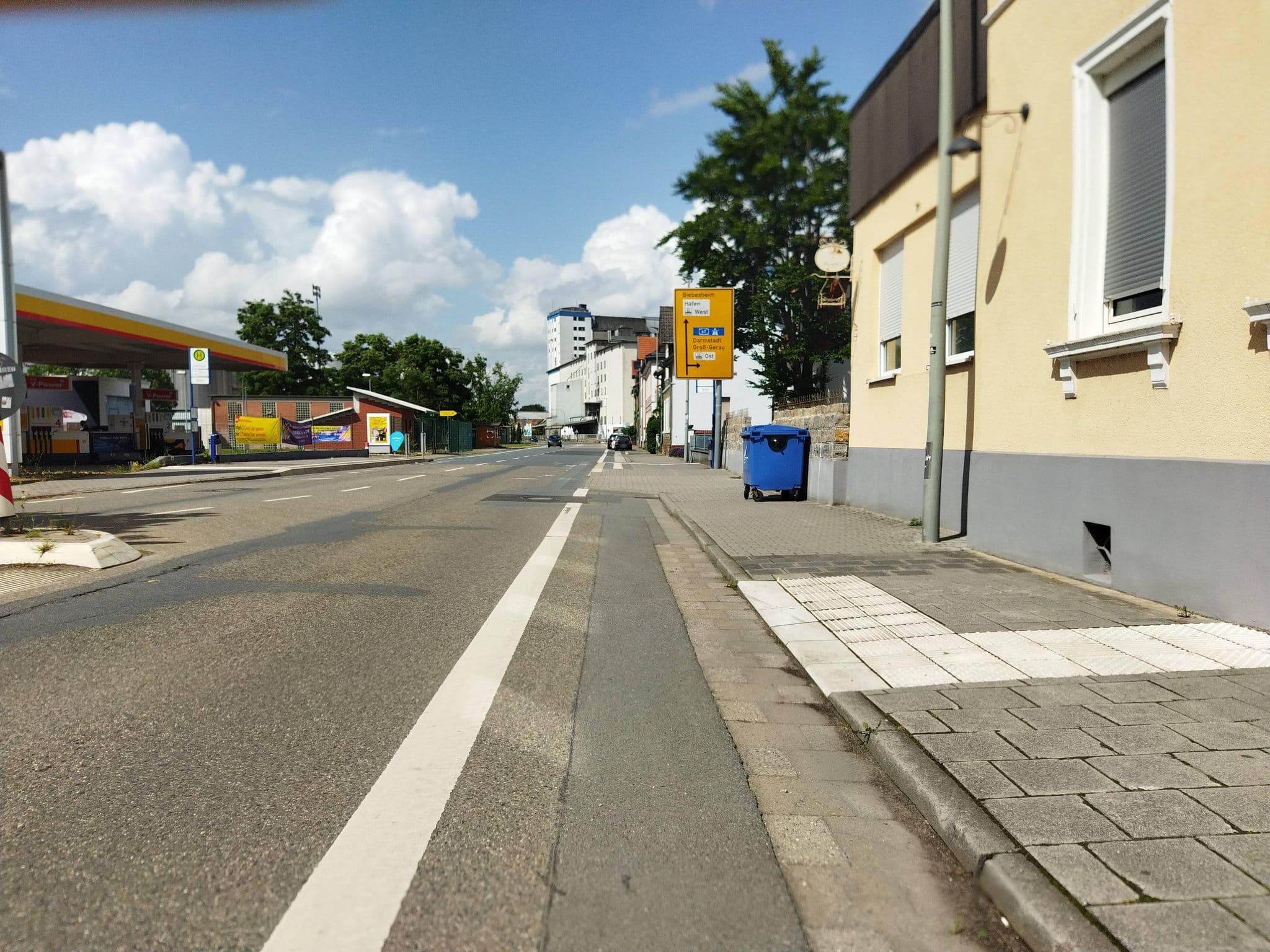 Street view near Park Villa Familie Schneider, Gernsheim — © changchun1 (CC BY-SA · Mapillary)