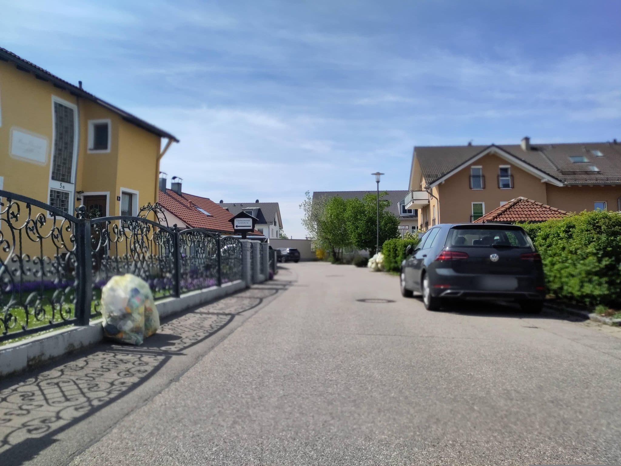 Street view near Pension Elisabeth, Gilching — © thmunichways (CC BY-SA · Mapillary)