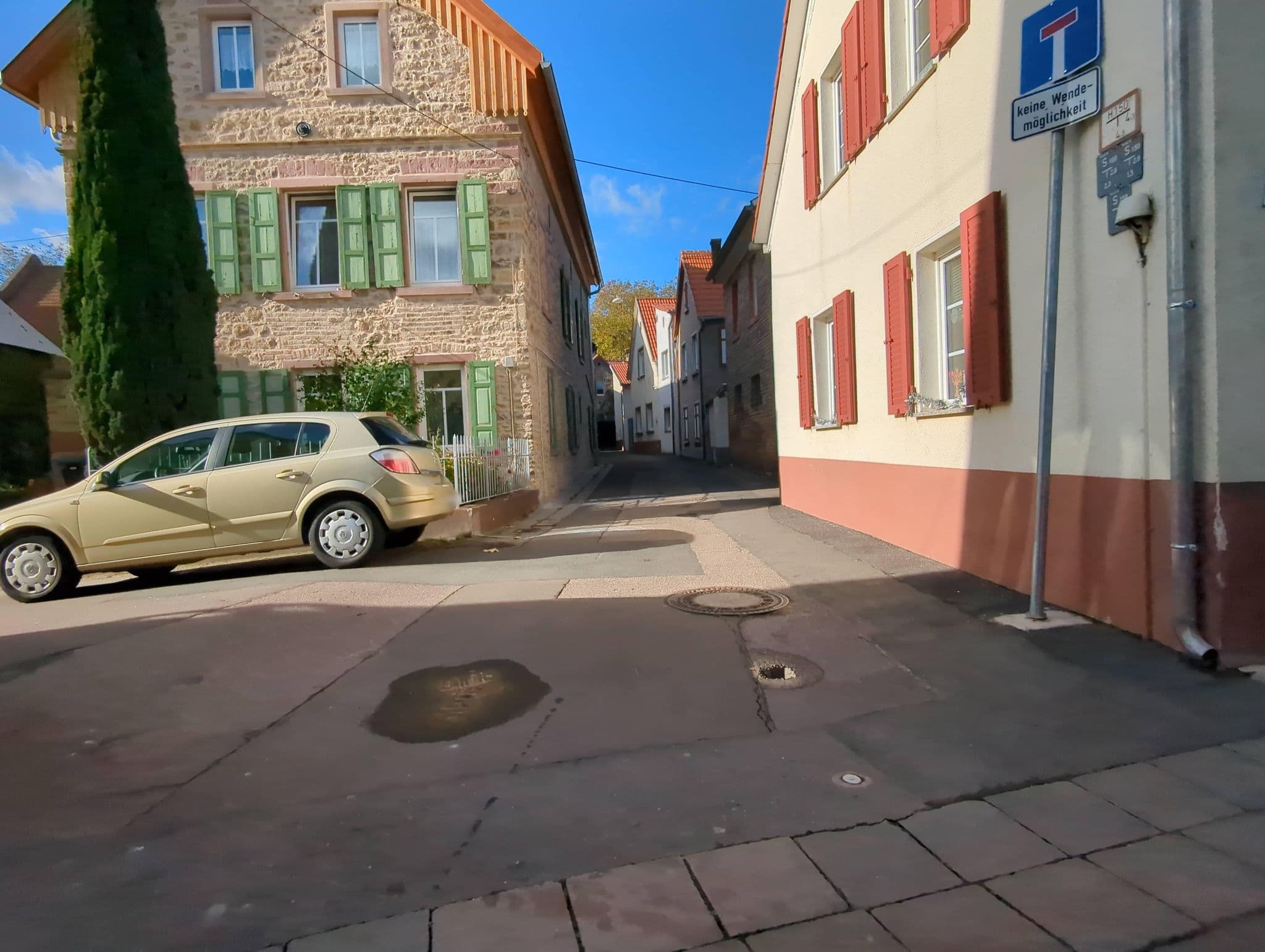 Street view near Hiestand - Gästehaus, Guntersblum — © miguel_andrade (CC BY-SA · Mapillary)