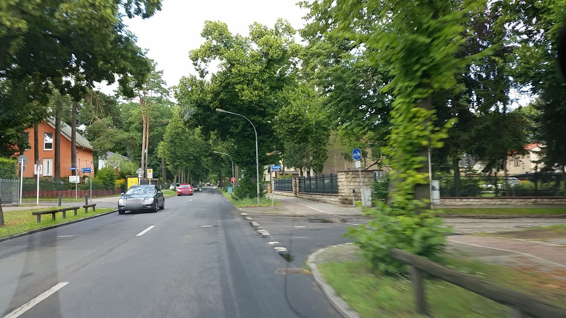 Street view near Hotel und Appartementhaus Rheden, Glienicke — © alexander2010 (CC BY-SA · Mapillary)