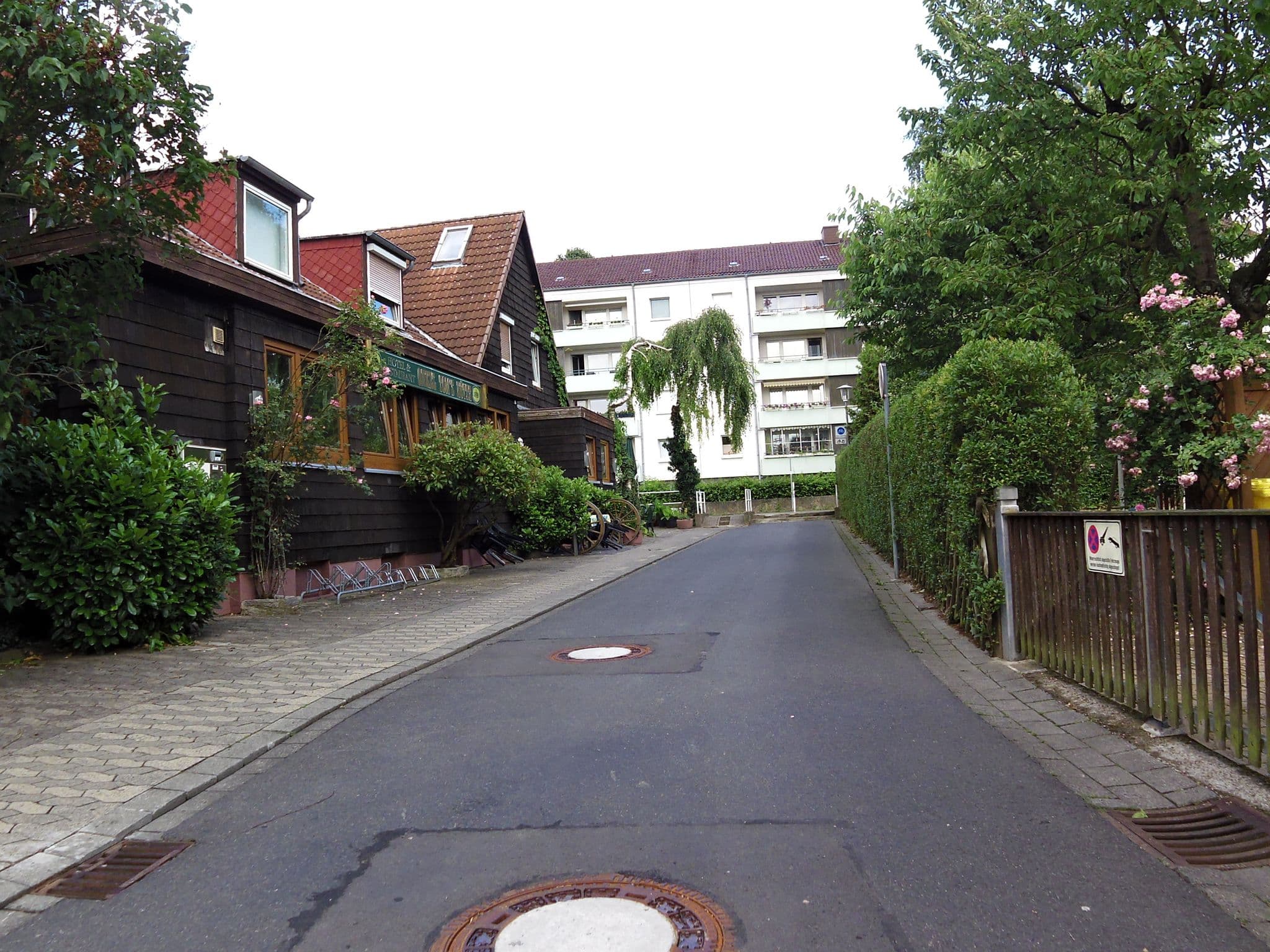 Street view near Onkel Tom's Hütte oHG, Göttingen — © zoegglmeyr (CC BY-SA · Mapillary)