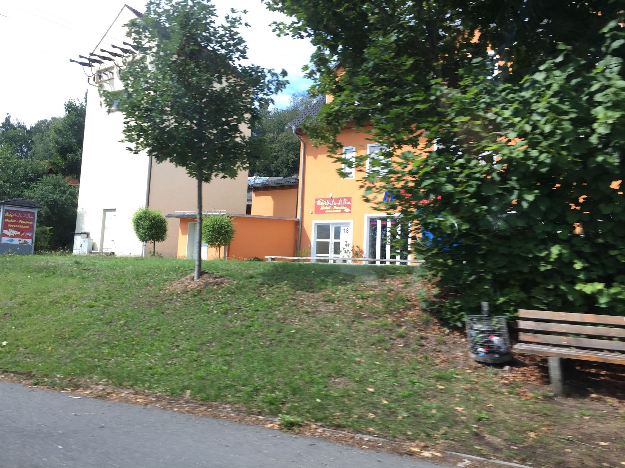 Street view near The Lodge Hotel by American Ease Grafenwoehr, Grafenwöhr — © zandu (CC BY-SA · Mapillary)
