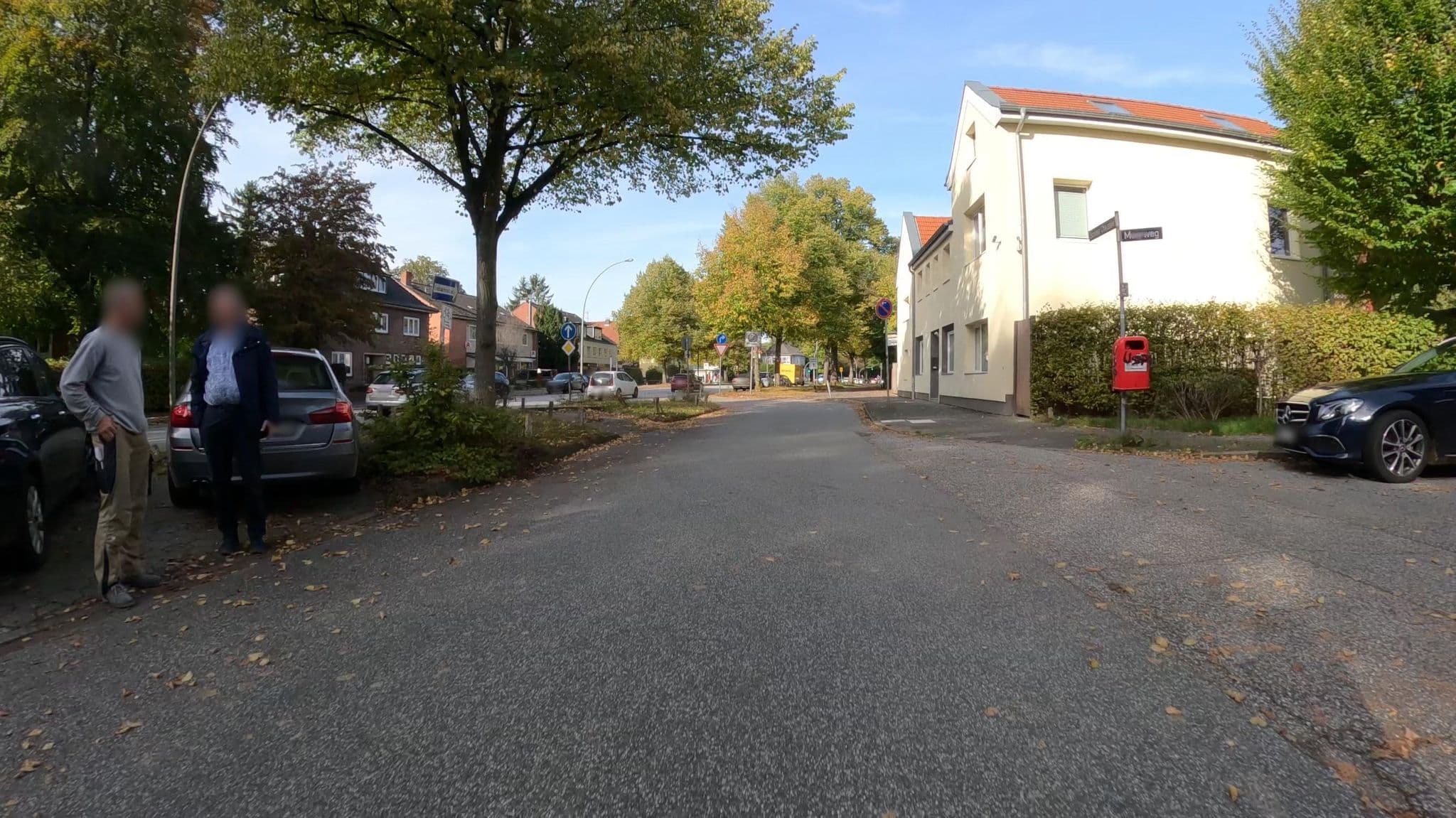 Street view near Hotel Hamburg, Groß Borstel — © veloroute_hamburg (CC BY-SA · Mapillary)