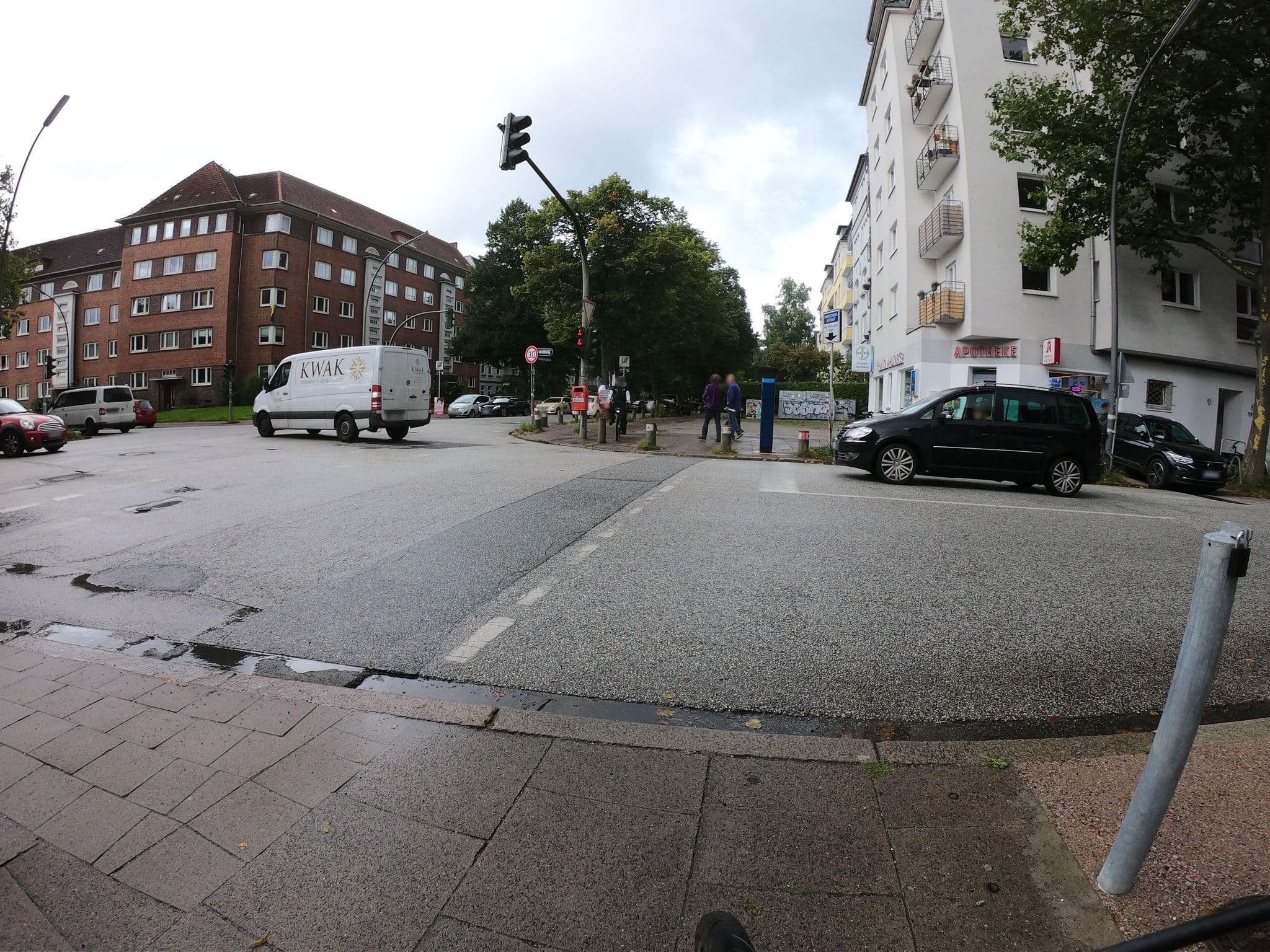 Street view near Insekten-Hotels, Ottensen — © 2ce5345 (CC BY-SA · Mapillary)