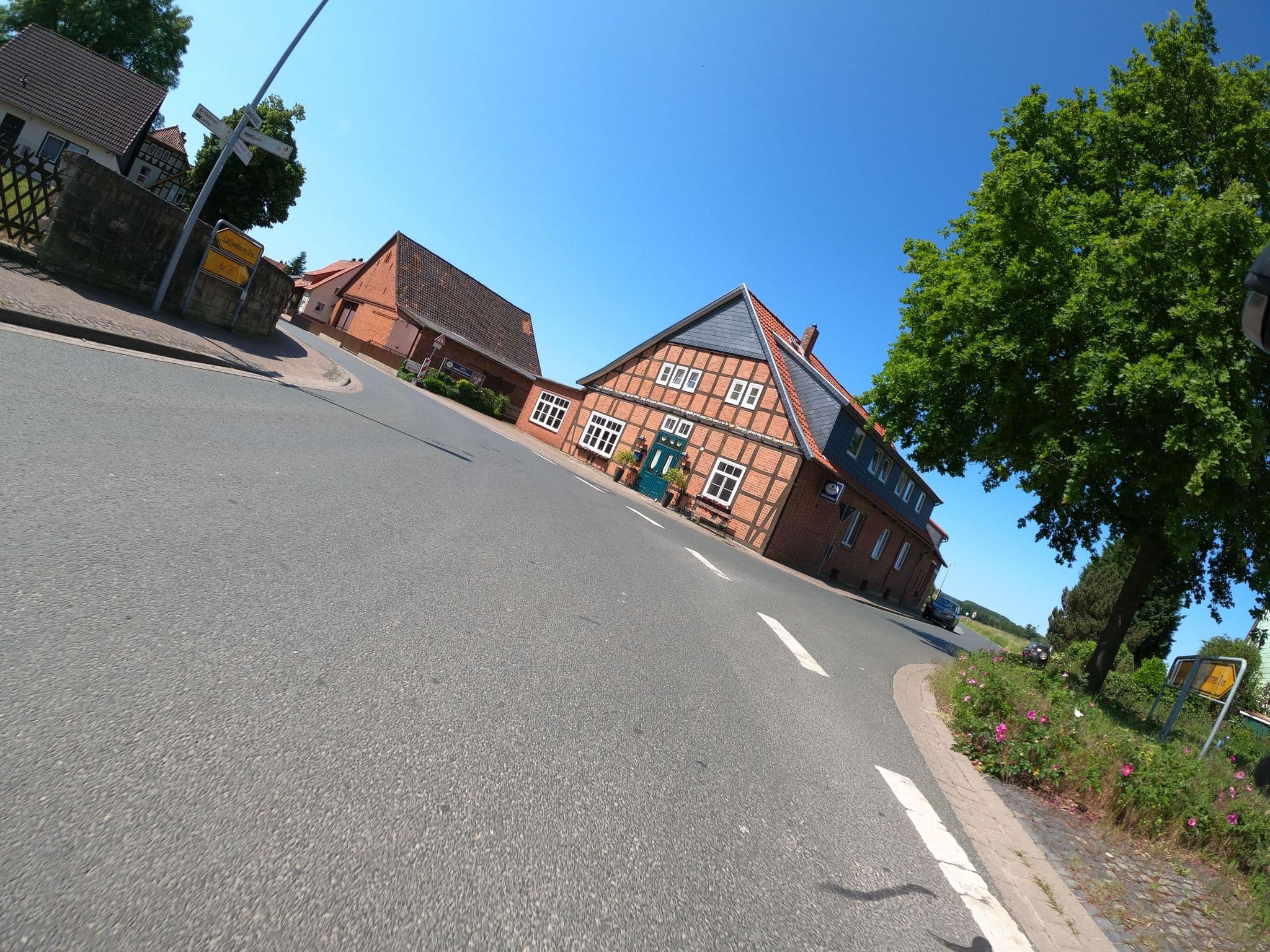 Street view near Dorfgemeinschaftshaus Stemmen, Großgoltern — © Langfahrer (CC BY-SA · Mapillary)