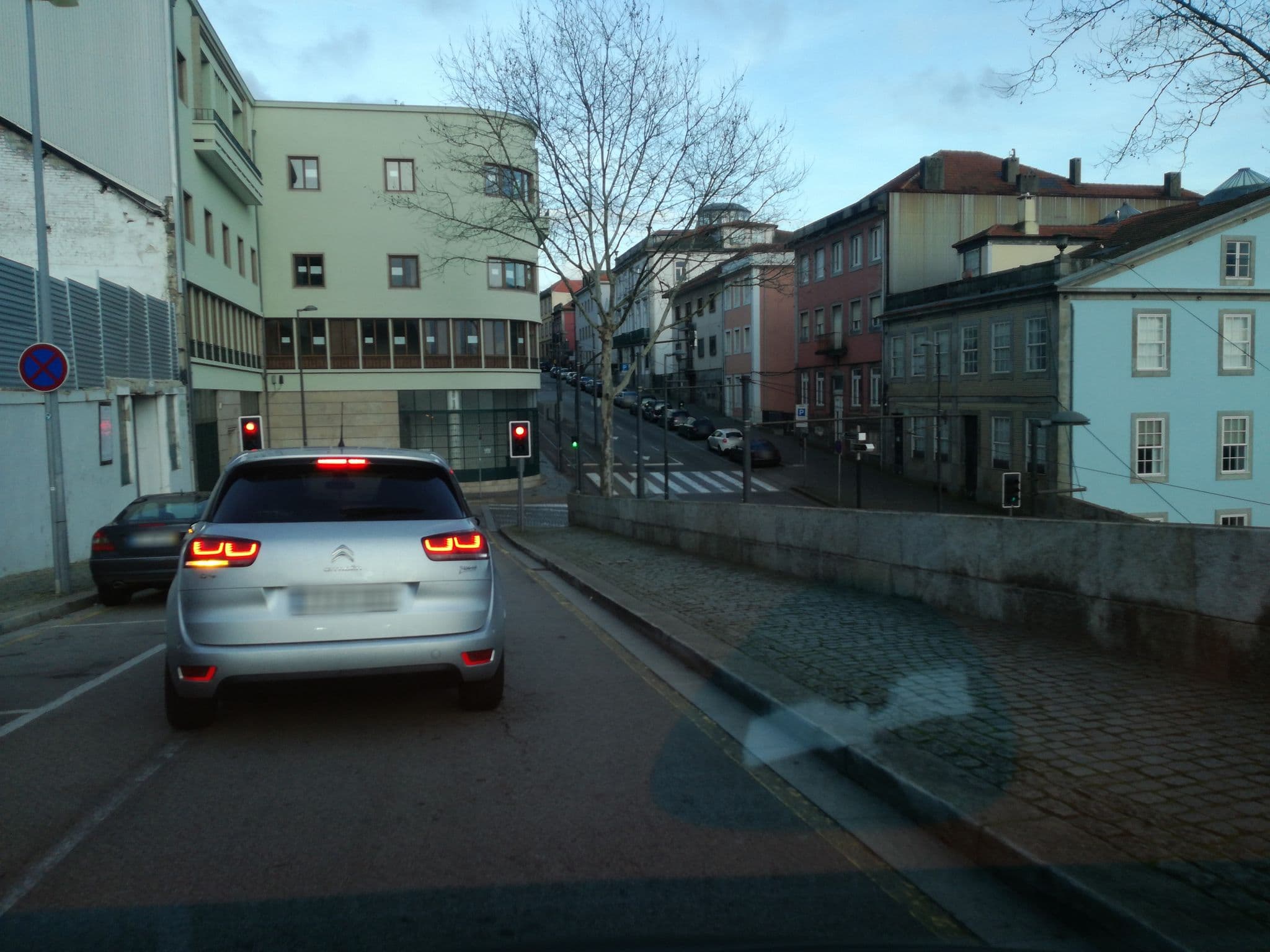 Street view near Altis Porto Hotel, member of Preferred Hotels & Resorts – L.V.X., Massarelos — © cyberlima (CC BY-SA · Mapillary)