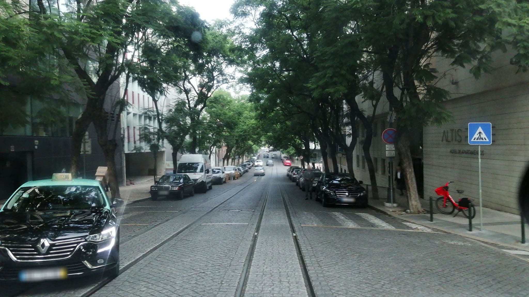 Street view near Altis Prime- Hotel de Apartamentos, Principe Real — © kanimanbo (CC BY-SA · Mapillary)