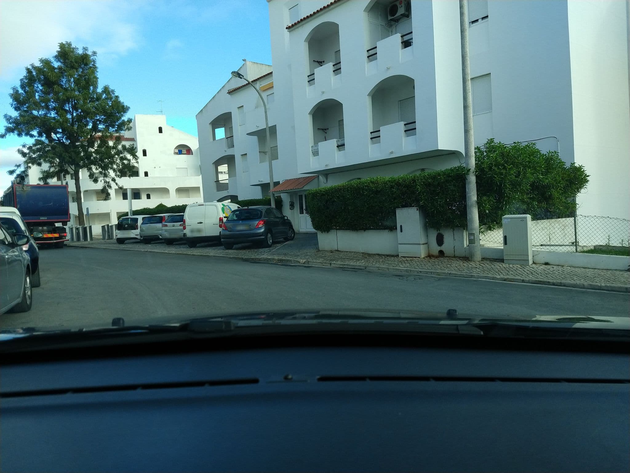 Street view near Cerro Atlantico by Portugalferias, Albufeira — © asimonelli (CC BY-SA · Mapillary)