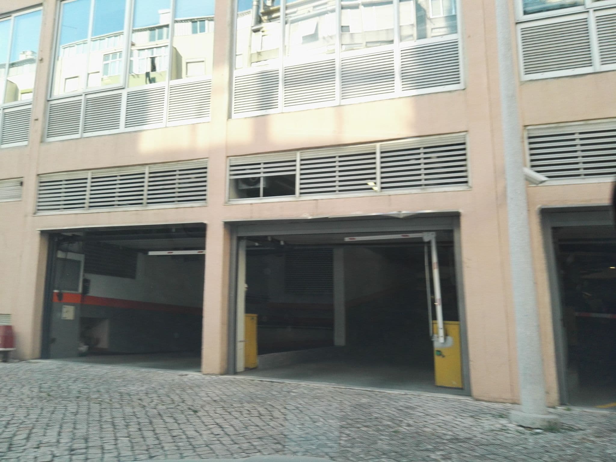 Street view near LSA Campos by Numa, Sete Rios — © filipegraciosa (CC BY-SA · Mapillary)