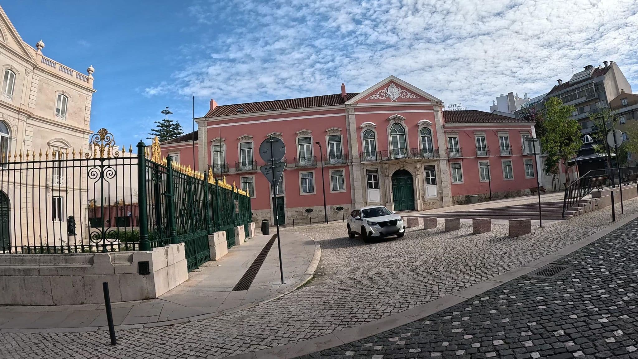 Street view near The Cloud One Hotel Lisboa, São Sebastião da Pedreira — © danielagos12 (CC BY-SA · Mapillary)