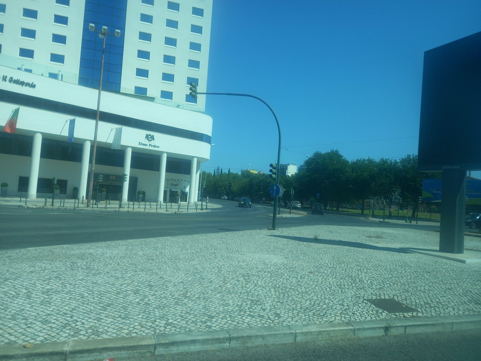 Street view near hotel grand altis, Campolide — © danielagos12 (CC BY-SA · Mapillary)