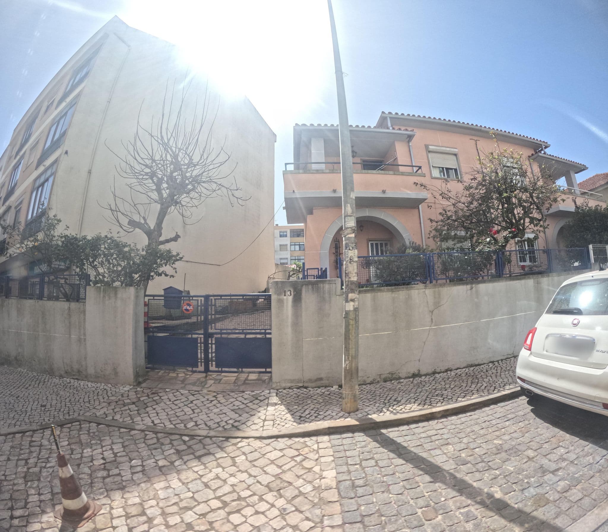 Street view near Home Hotel - Serviços de Limpeza em Lisboa, Cascais, Oeiras, Sintra, Algueirão — © danielagos12 (CC BY-SA · Mapillary)