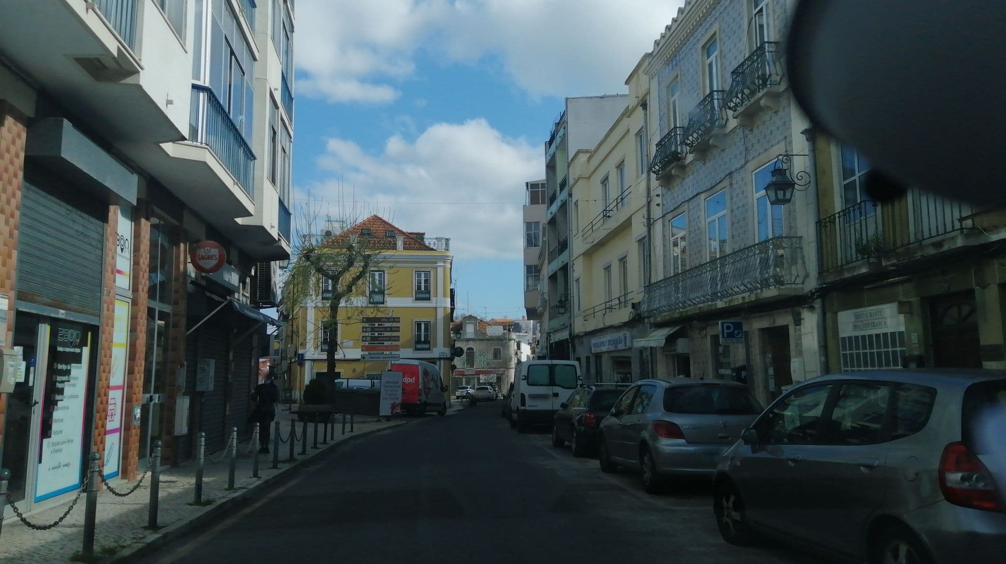 Street view near Lisbon South Hostel, Almada — © pedroconceicao (CC BY-SA · Mapillary)